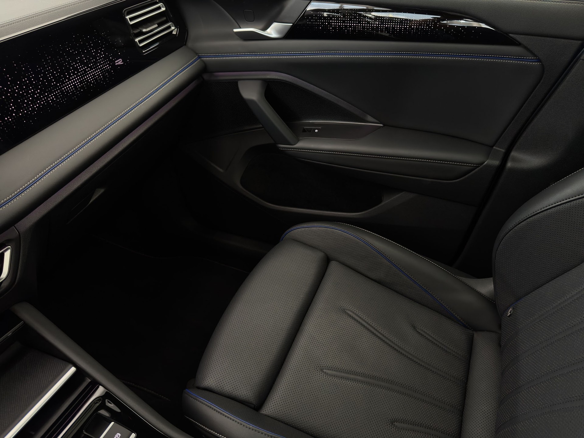VW Tiguan 2.0 TSI DSG R-Line 4M. "Leder Varenna-Pano-360°Kamera-Black Style"-image-25