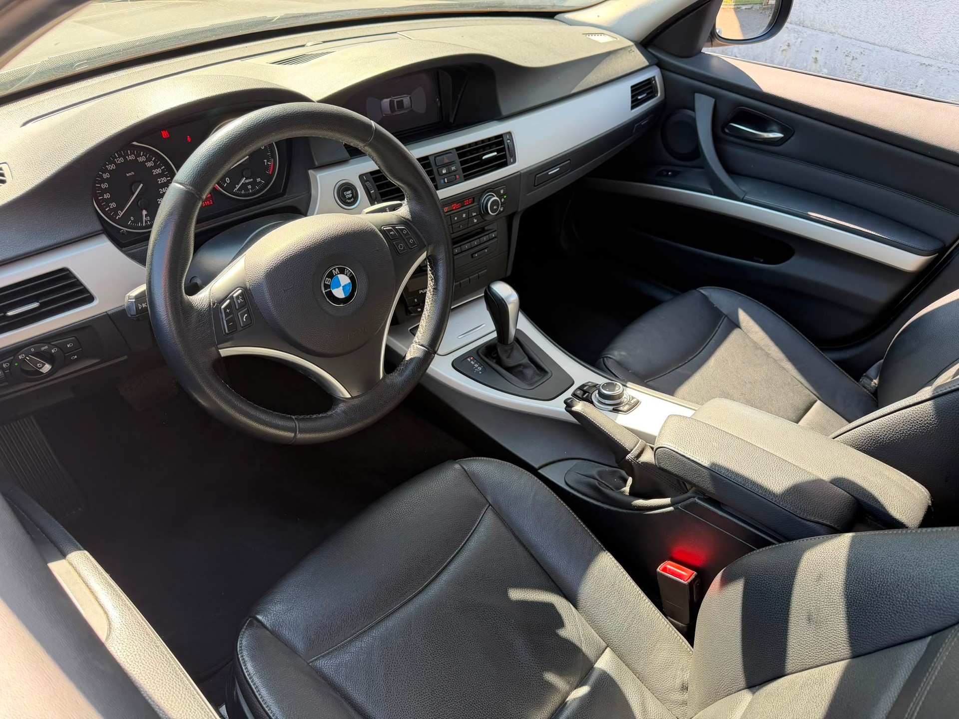 BMW 325i Touring Steptronic-showroom-element-3