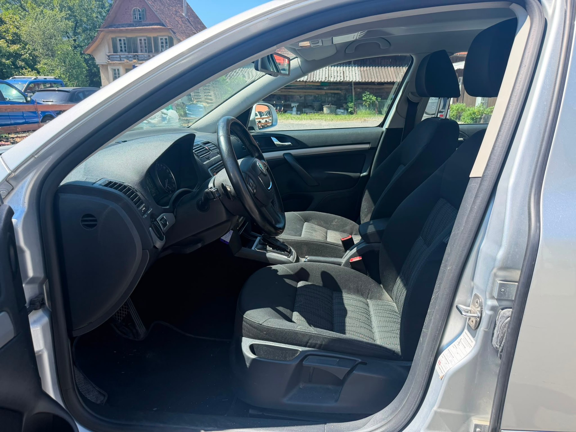 SKODA Octavia Combi 1.9 TDI Ambiente DSG-image-6