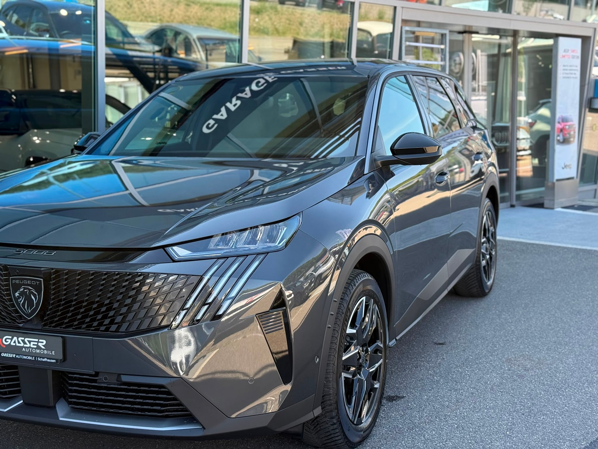 PEUGEOT 5008 145 Hybrid e-DCS6 Allure Premium-showroom-element-1