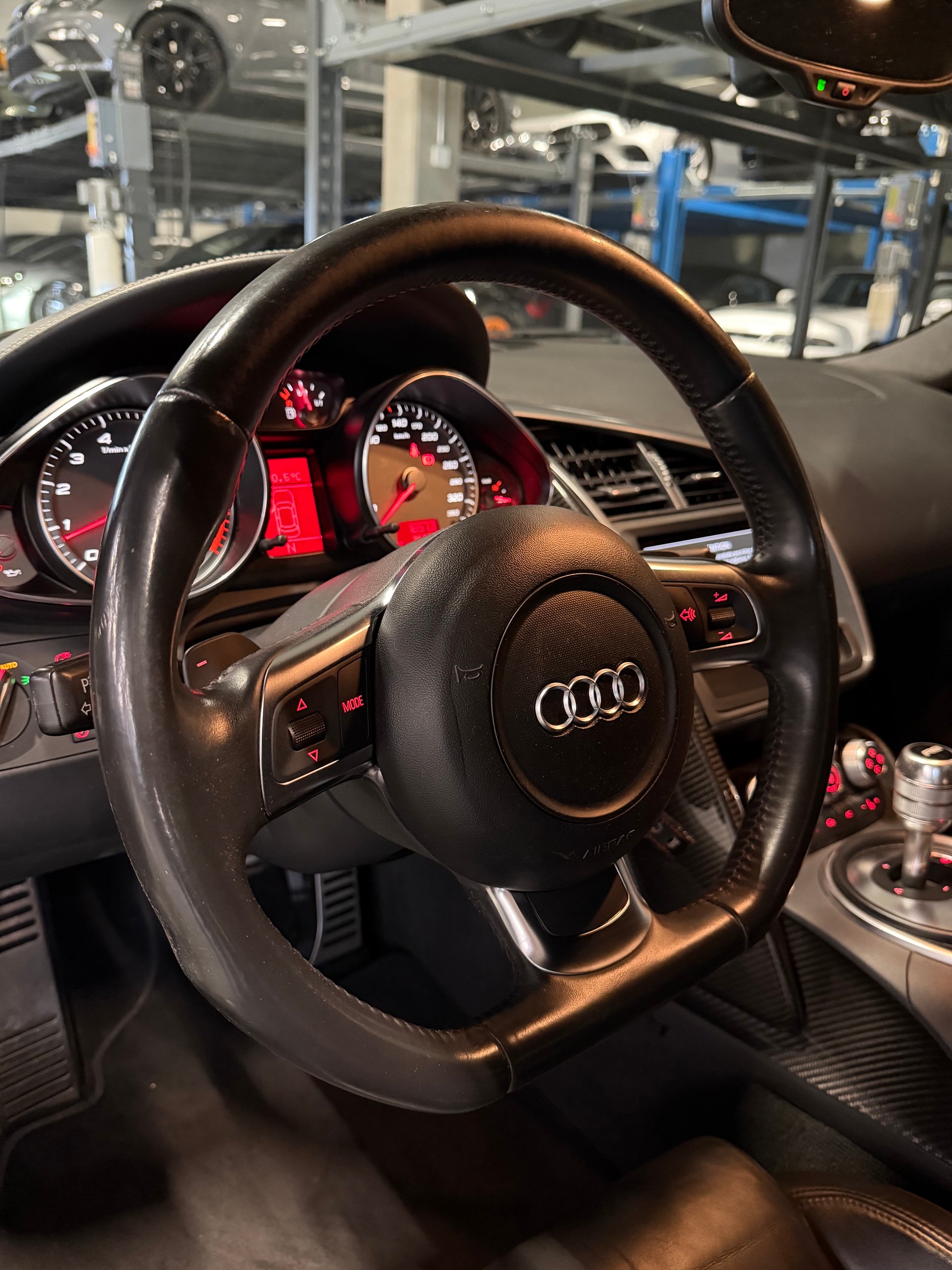 AUDI R8 Coupé 4.2 R-Tronic-image-9