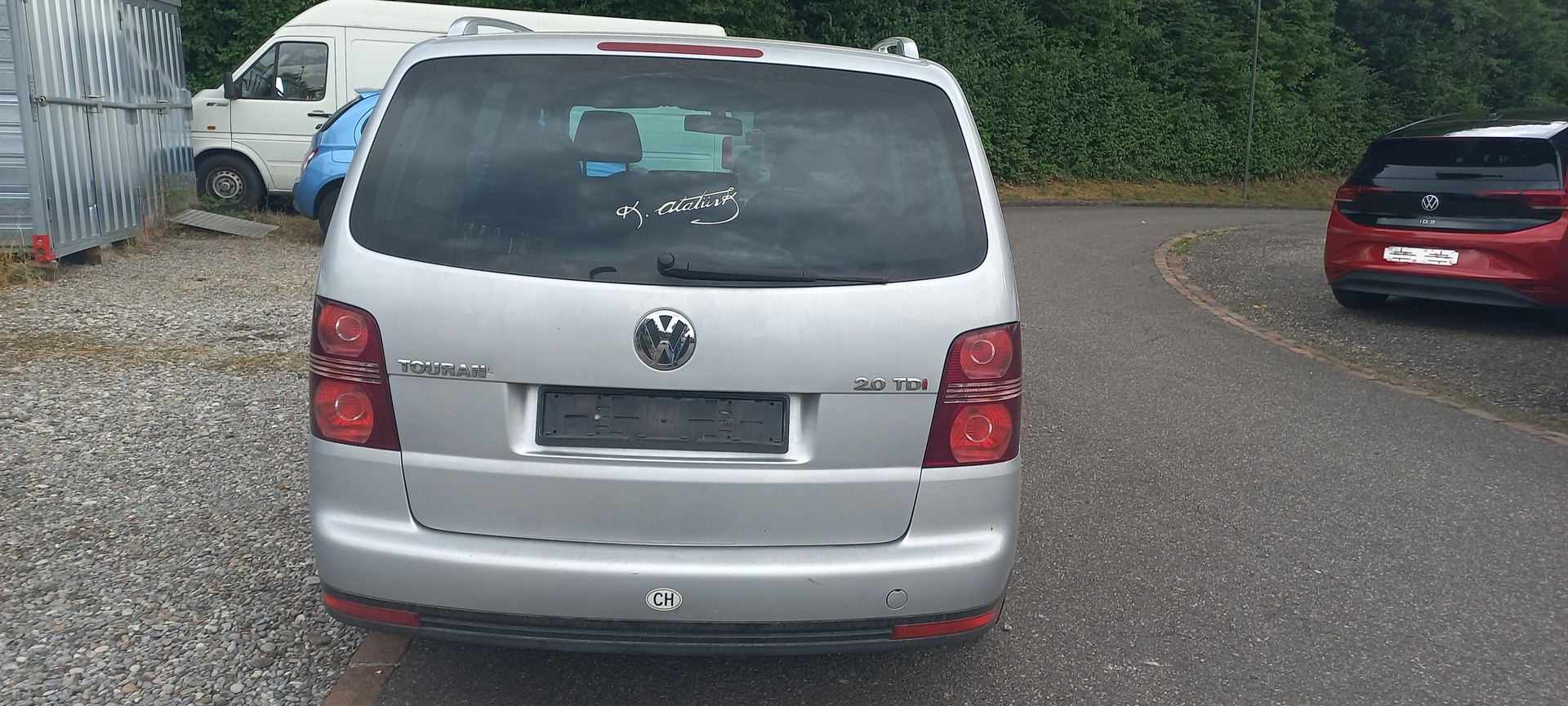VW Touran 2.0 TDI Highline-image-3