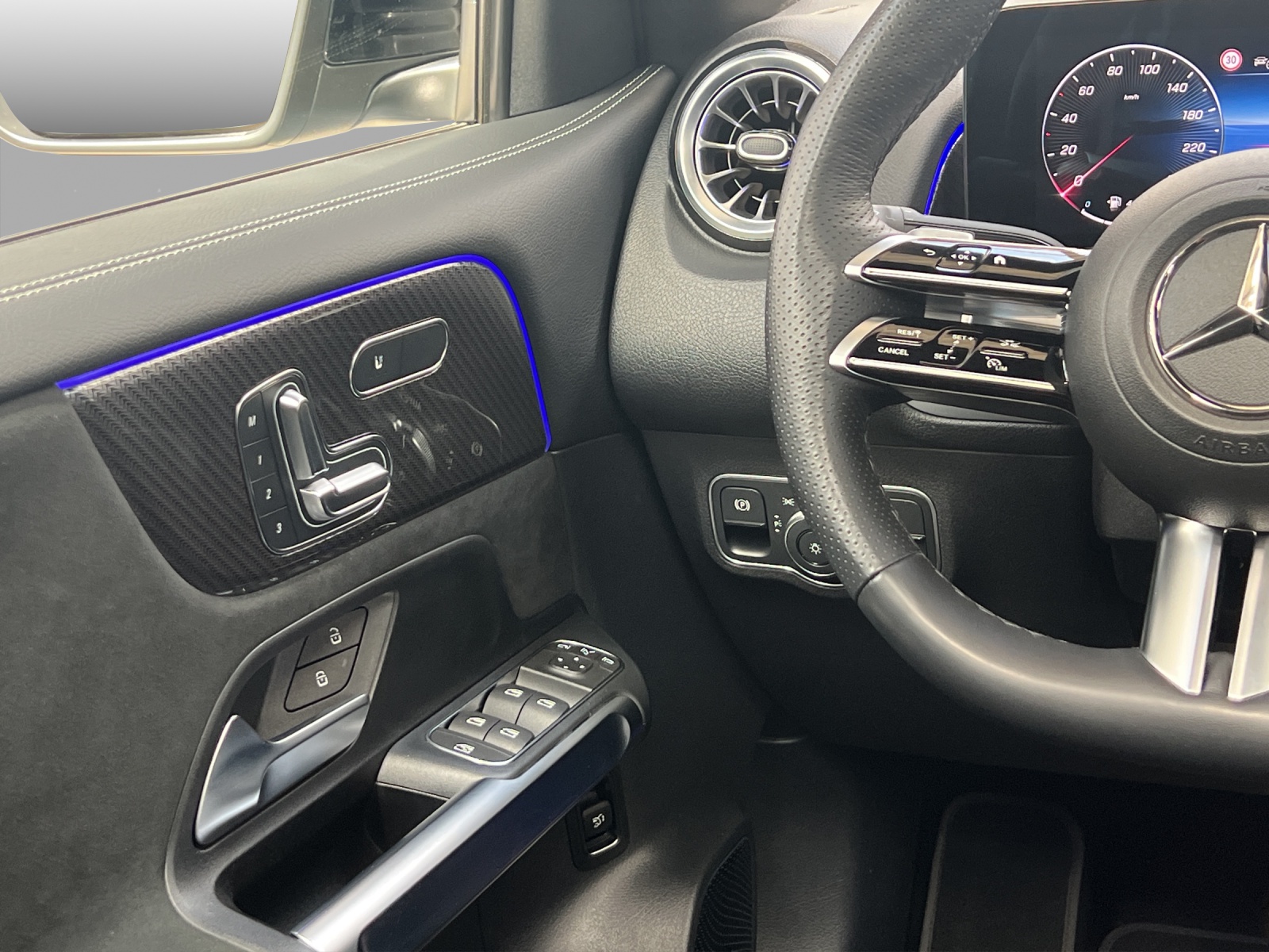 MERCEDES-BENZ GLB 220 4Matic 8G-Tronic-image-12