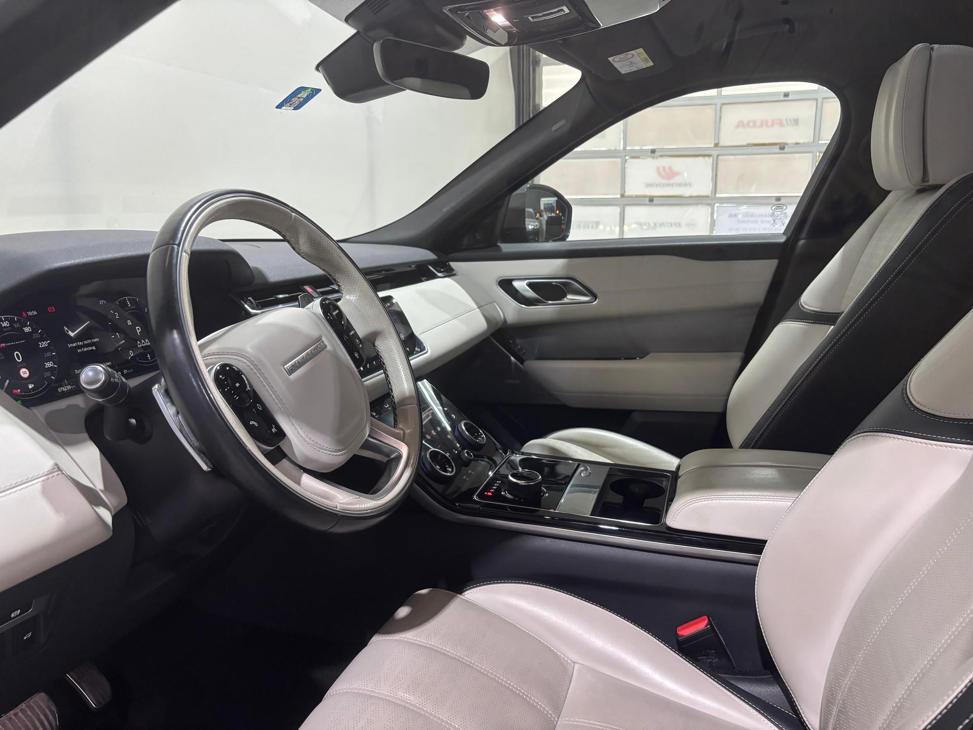 LAND ROVER Range Rover Velar R-Dynamic D 300 HSE Automatic-image-12