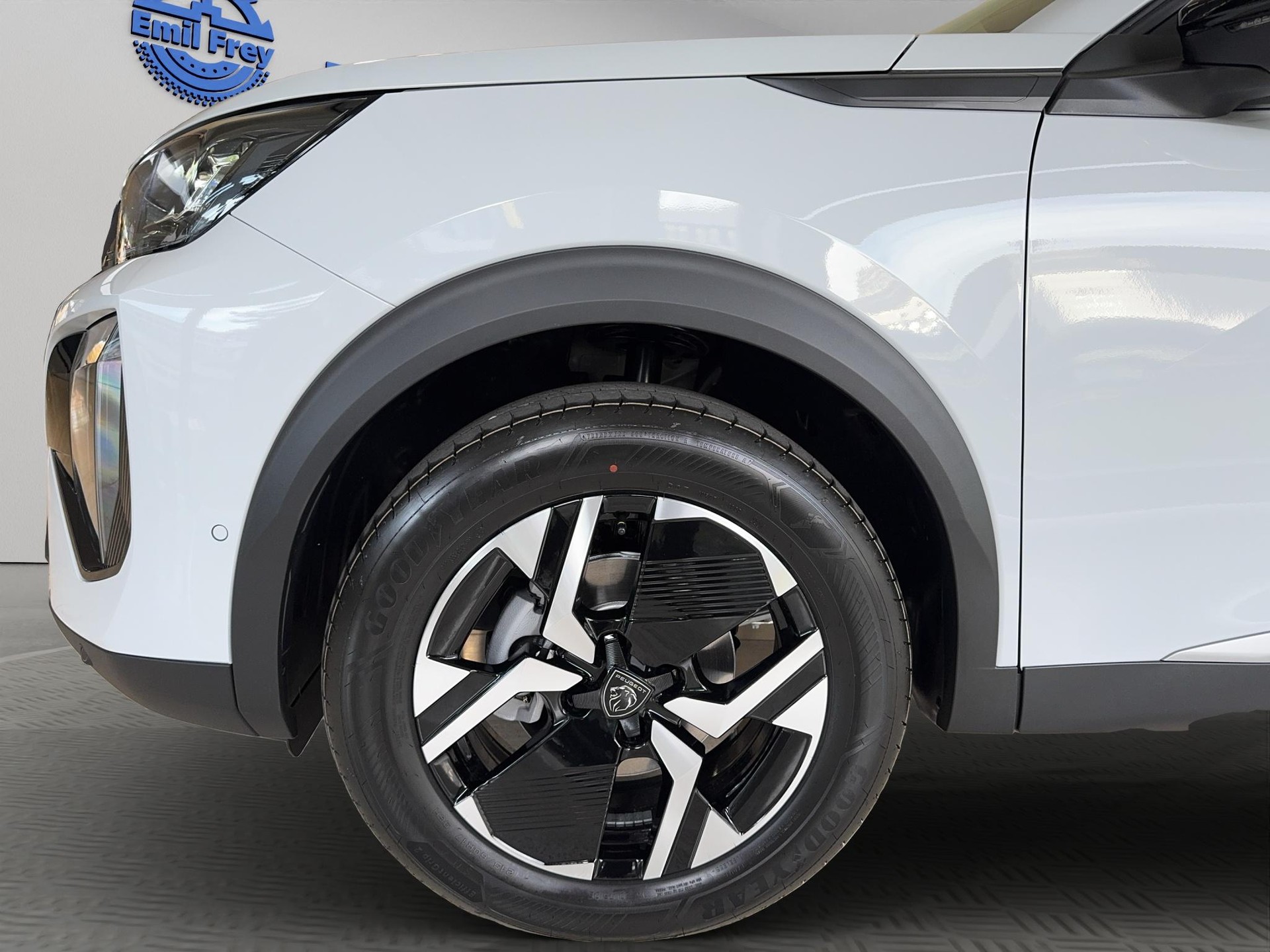 PEUGEOT 2008 1.2 Hybrid Allure Premium-image-10