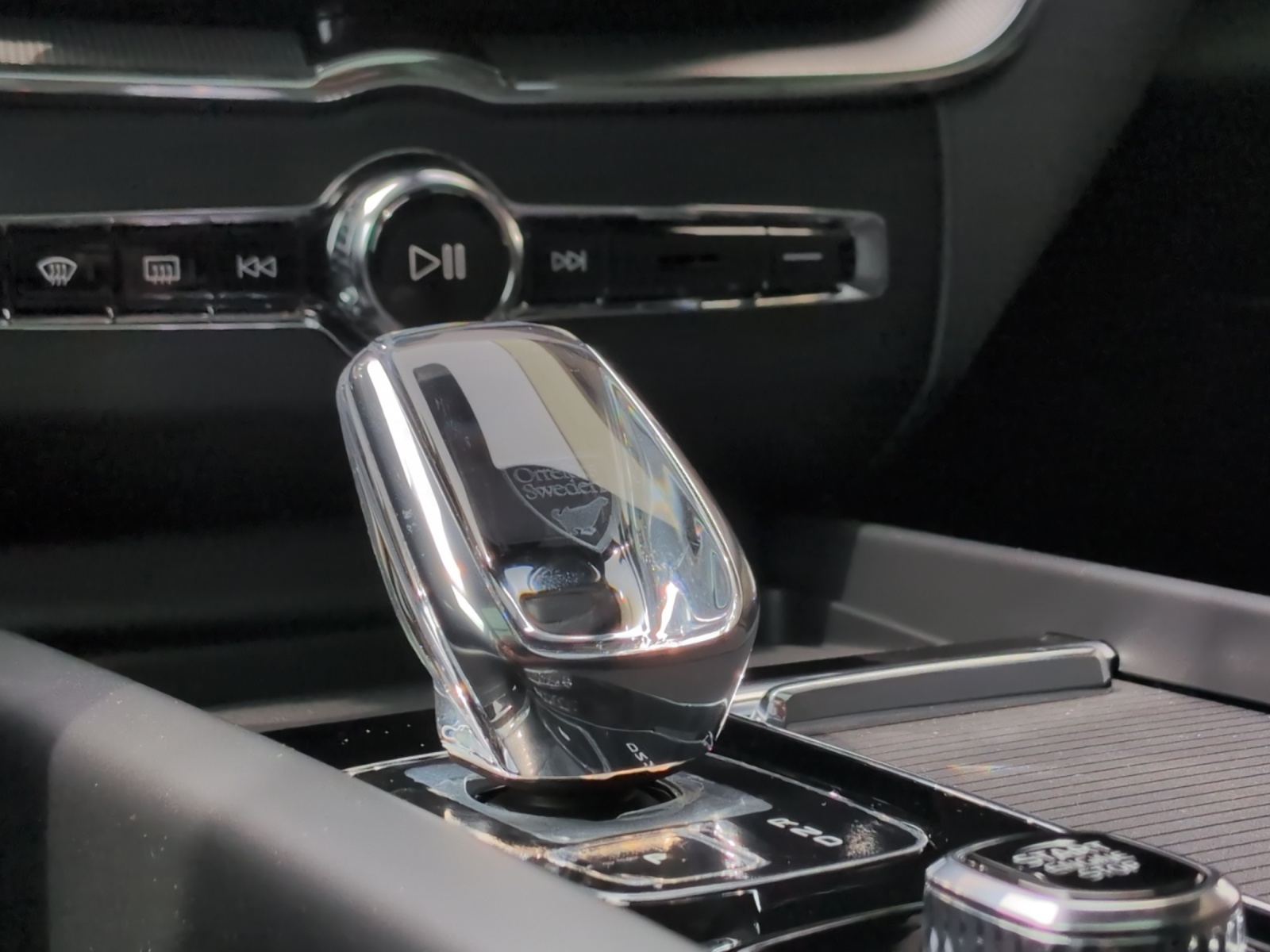 VOLVO XC60 2.0 B5 MH Black Edition AWD-image-20