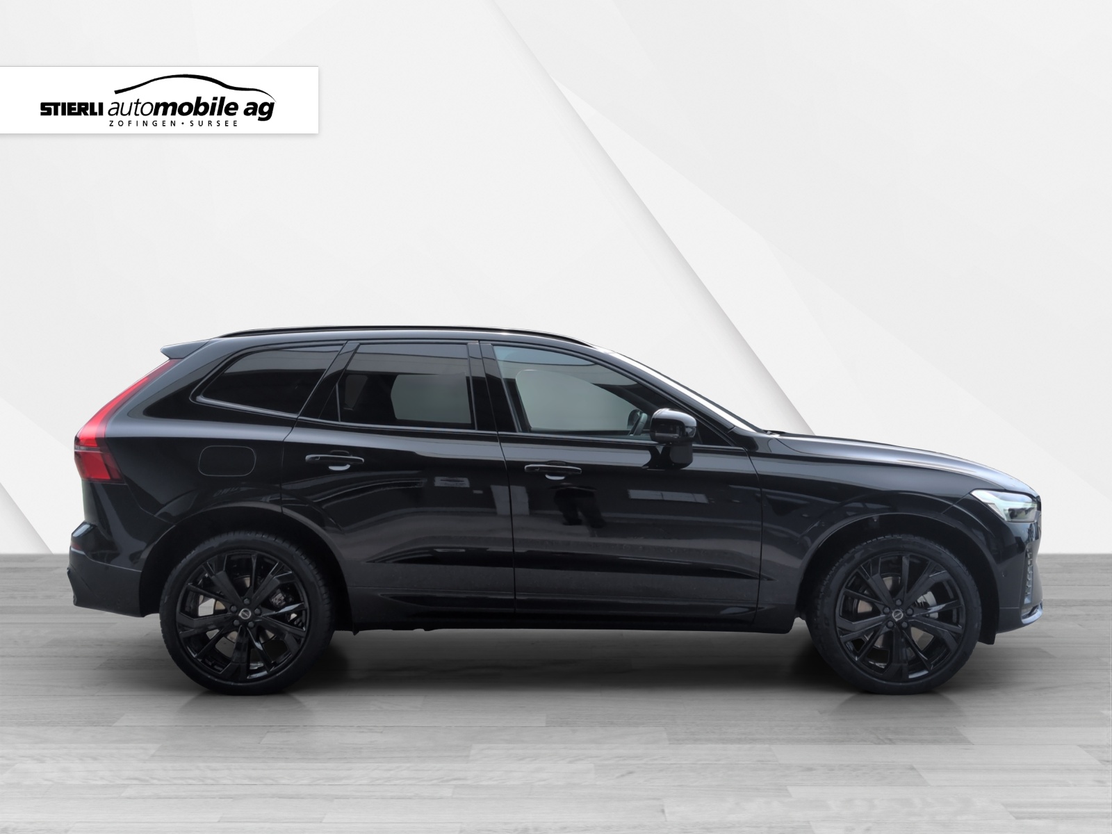 VOLVO XC60 2.0 B5 MH Black Edition AWD-showroom-element-3