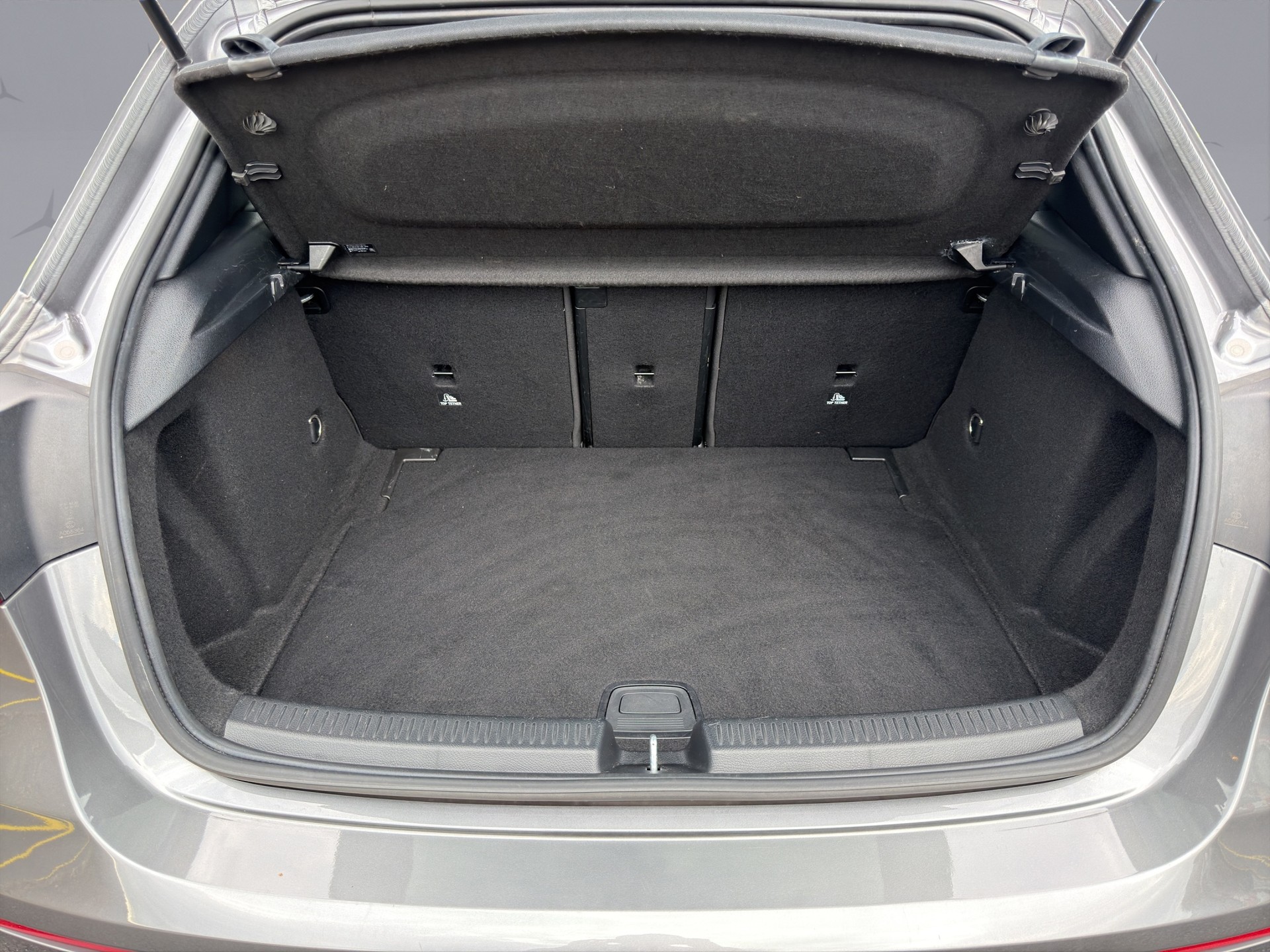 MERCEDES-BENZ A 220 AMG Line 4m-image-16