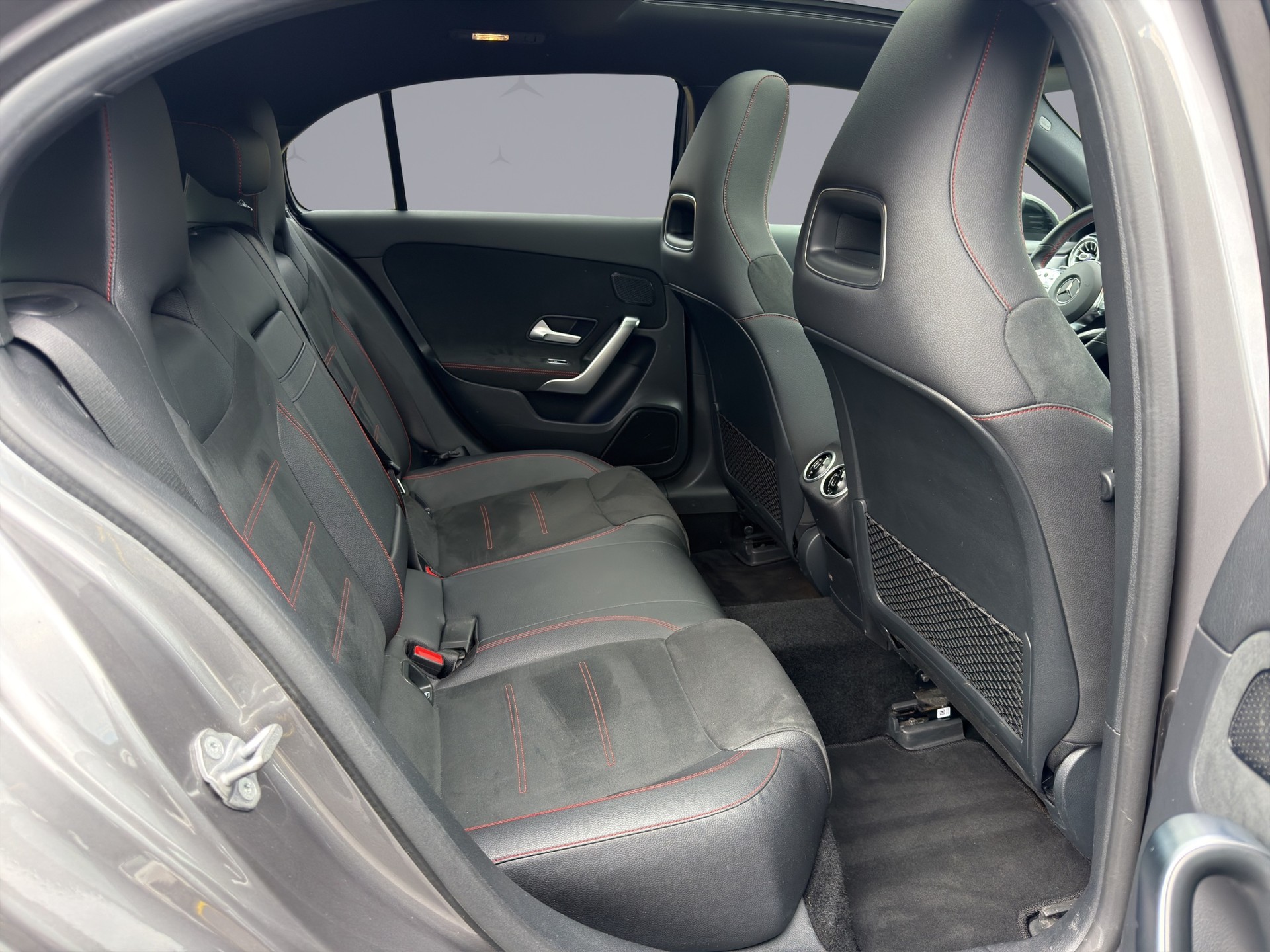 MERCEDES-BENZ A 220 AMG Line 4m-image-15