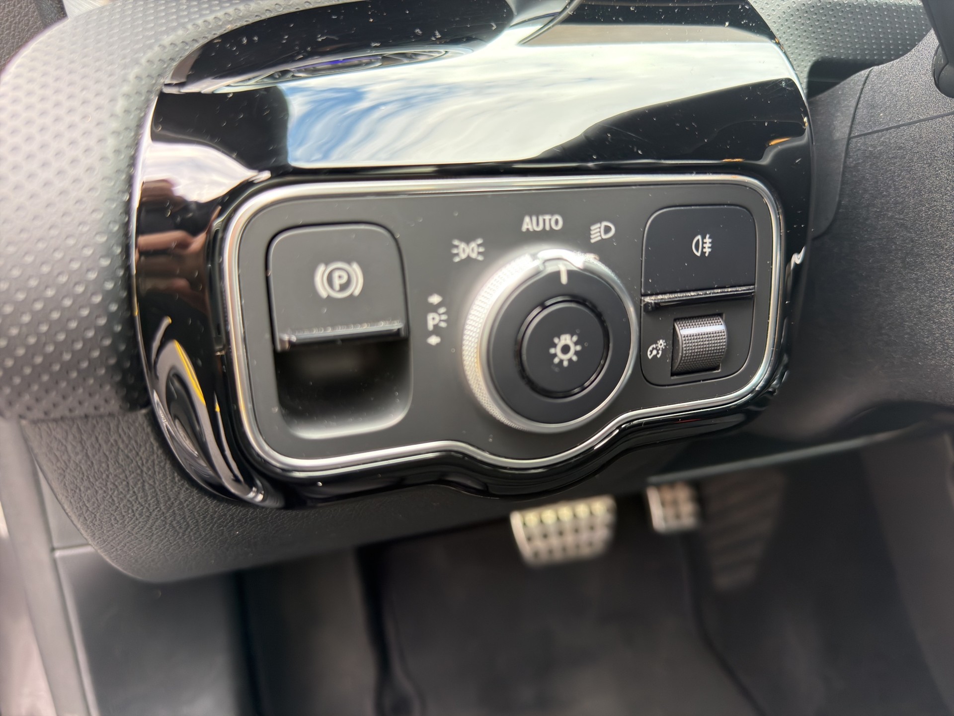 MERCEDES-BENZ A 220 AMG Line 4m-image-18
