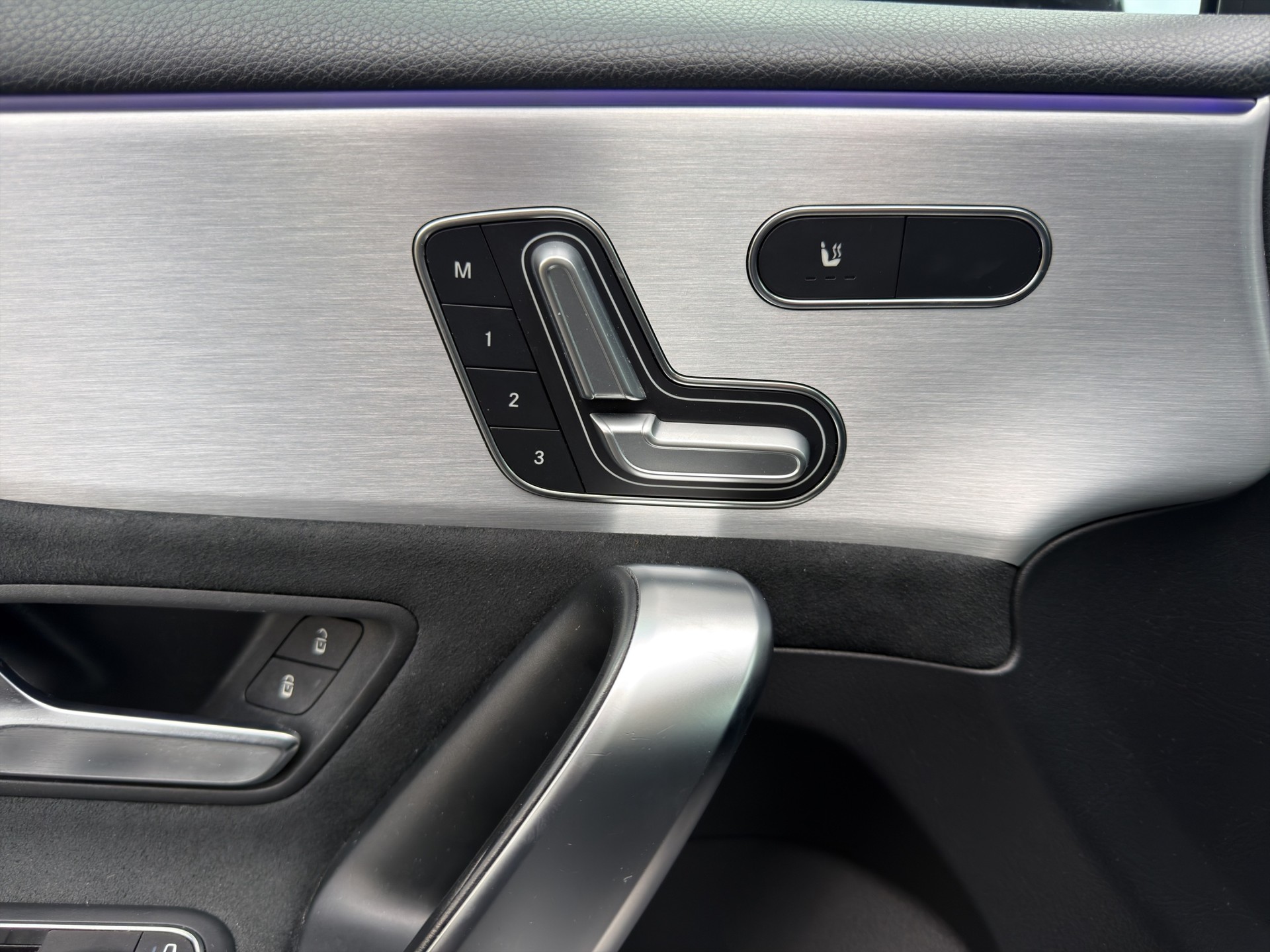 MERCEDES-BENZ A 220 AMG Line 4m-image-17