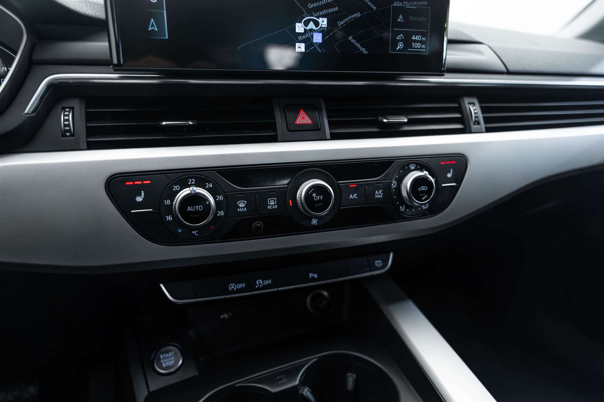 AUDI AUDI A4 Avant 35 TFSI S-tronic Advanced Black-Line-image-23
