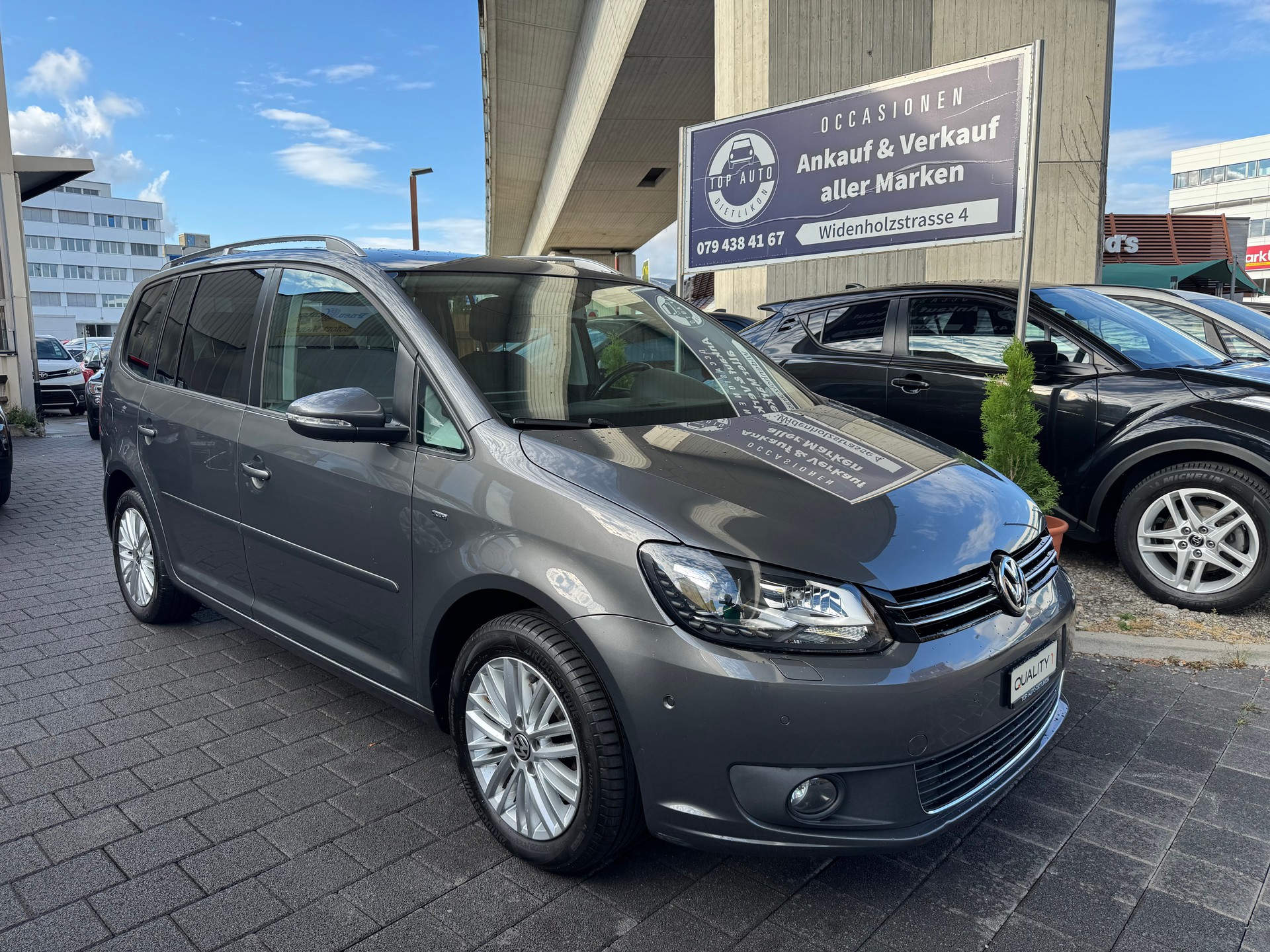 VW Touran 2.0 TDI BlueMotion Technology Design DSG
