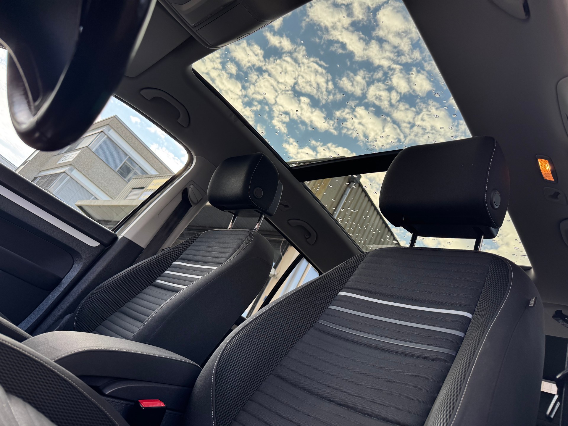 VW Touran 2.0 TDI BlueMotion Technology Design DSG-image-7