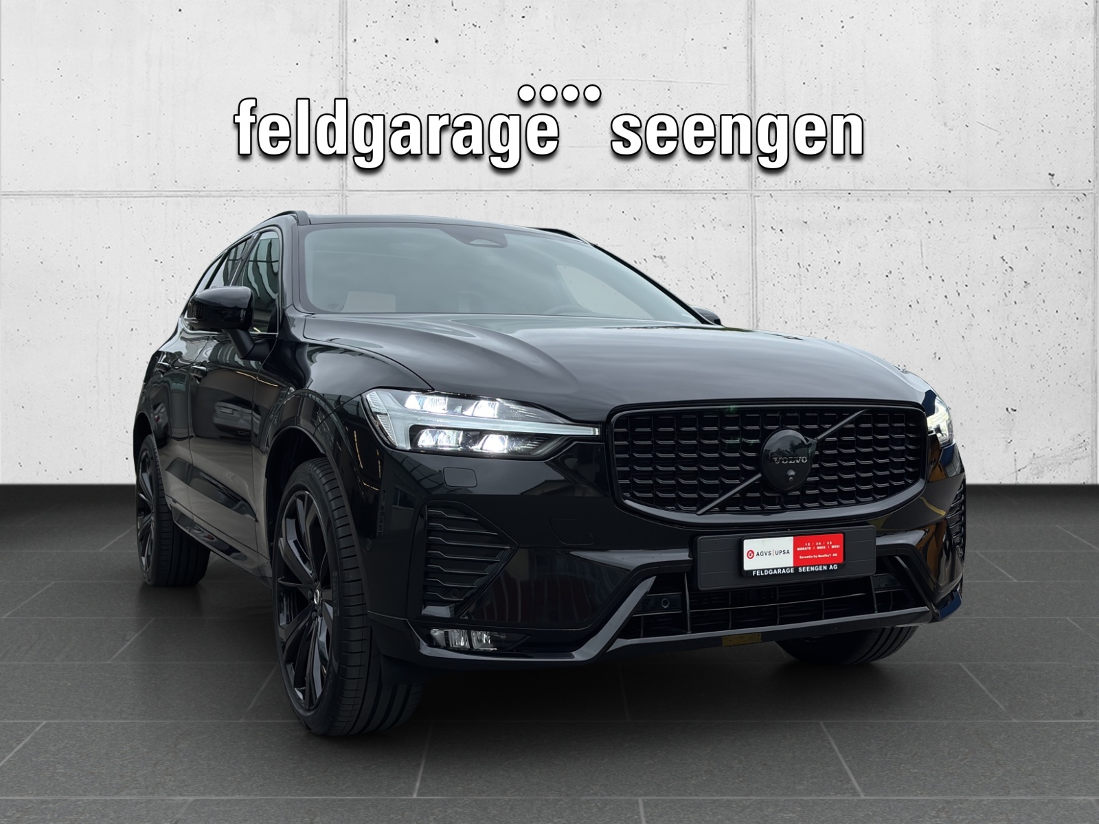 VOLVO XC60 B5 Benzin Mild Hybrid AWD Ultra Dark Geartronic mit AHK, Panorama-Ausstell-/Schiebedach & fortl. Werksgarantie 5 Jahre-showroom-element-2