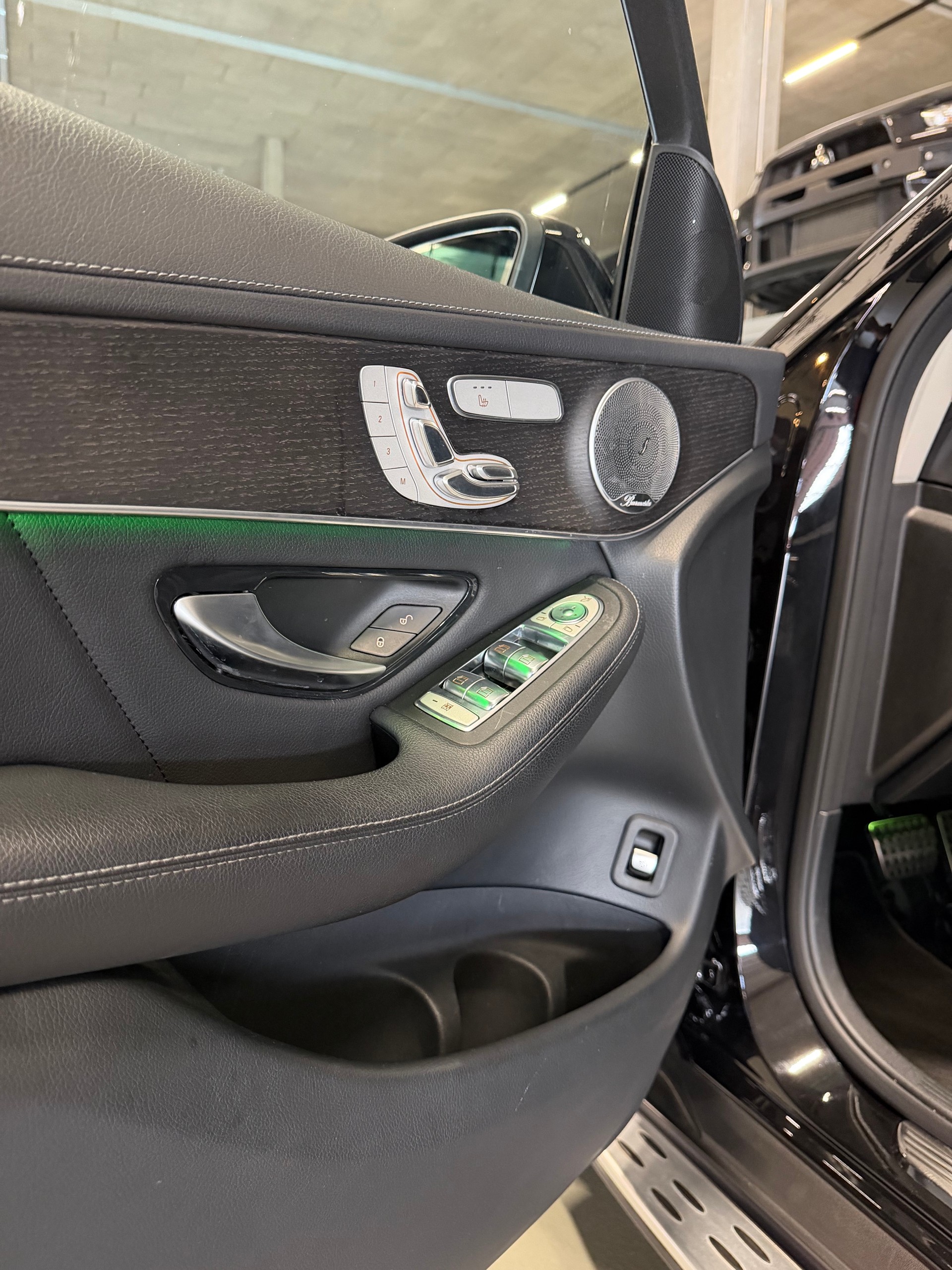 MERCEDES-BENZ GLC 200 AMG Line 4Matic 9G-Tronic-image-12