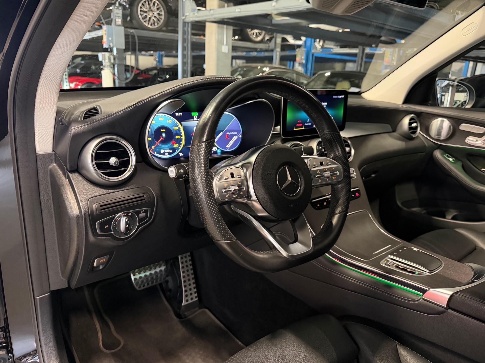 MERCEDES-BENZ GLC 200 AMG Line 4Matic 9G-Tronic-image-6