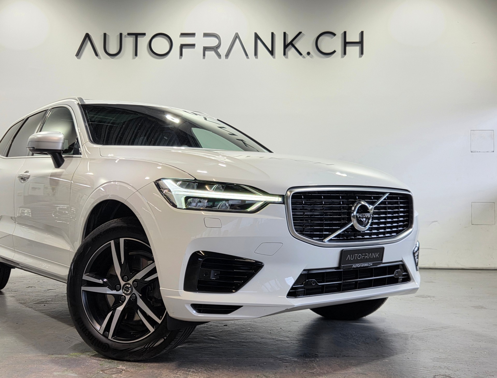 VOLVO XC60 2.0 T8 TE R-Design eAWD-showroom-element-2
