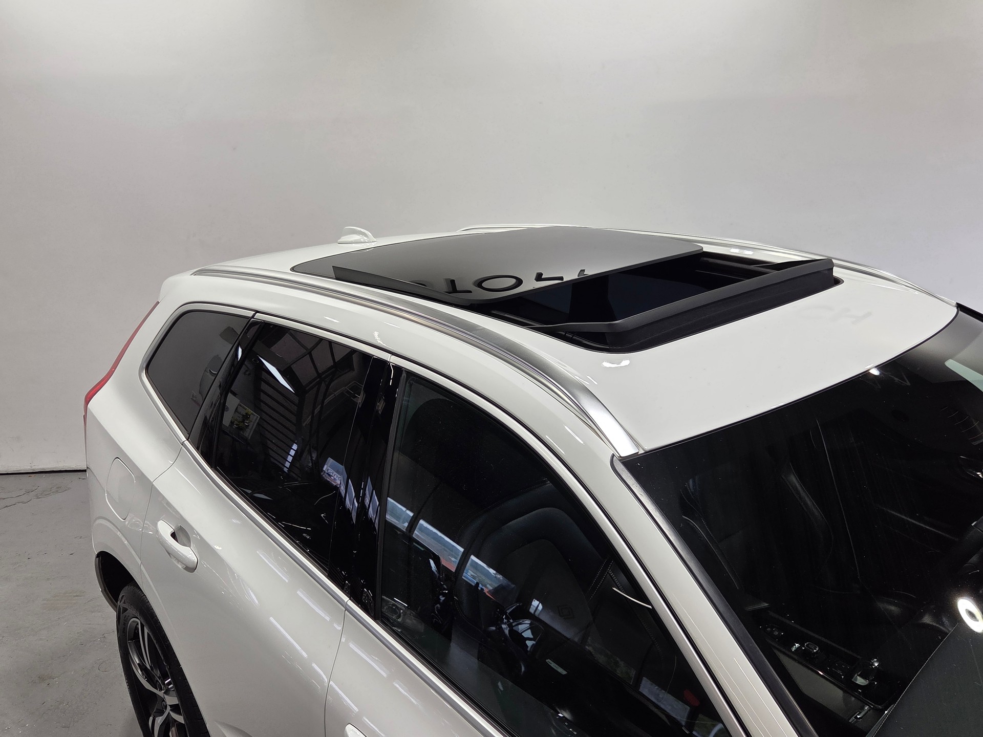 VOLVO XC60 2.0 T8 TE R-Design eAWD-showroom-element-3