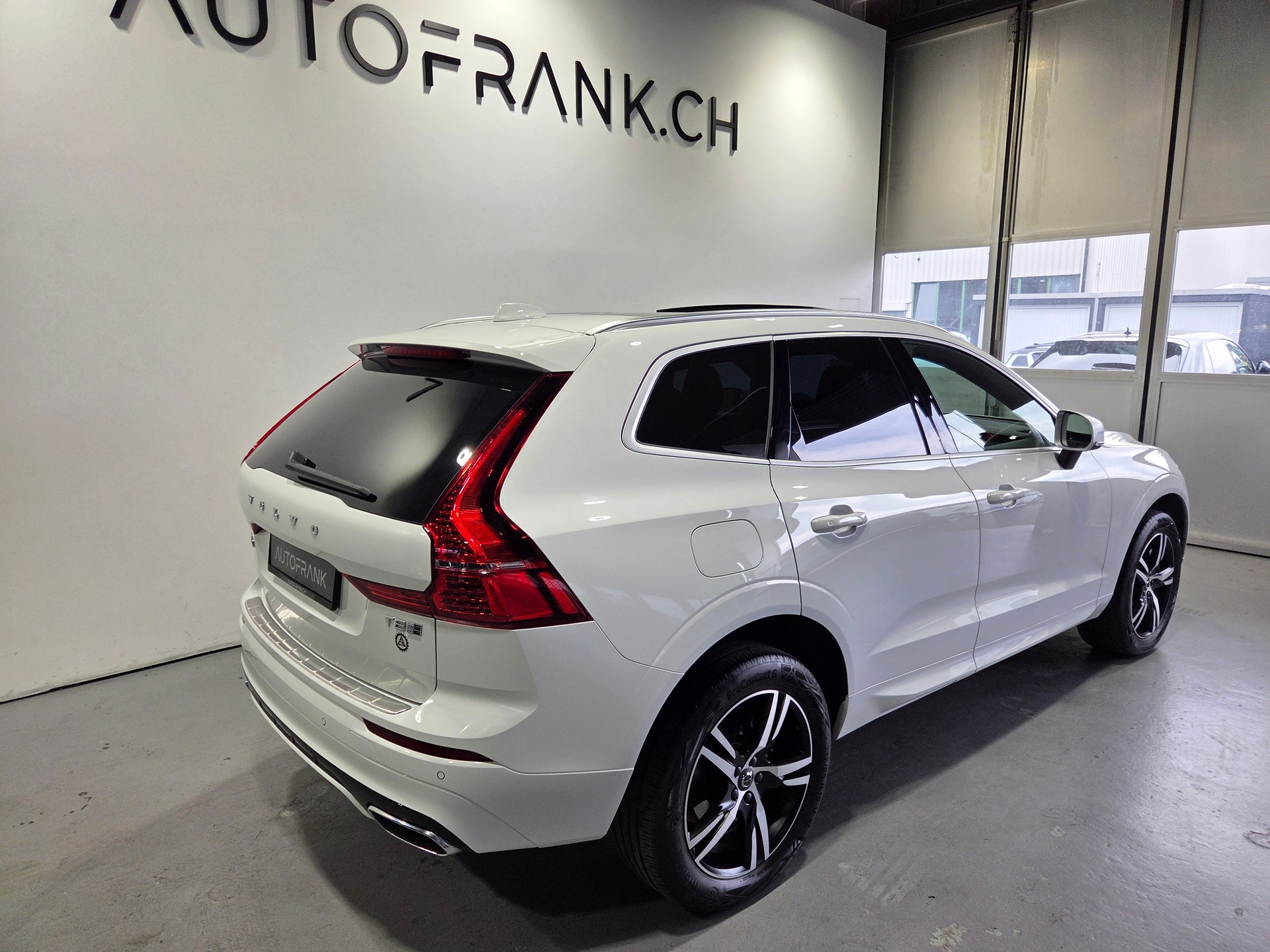 VOLVO XC60 2.0 T8 TE R-Design eAWD-image-6