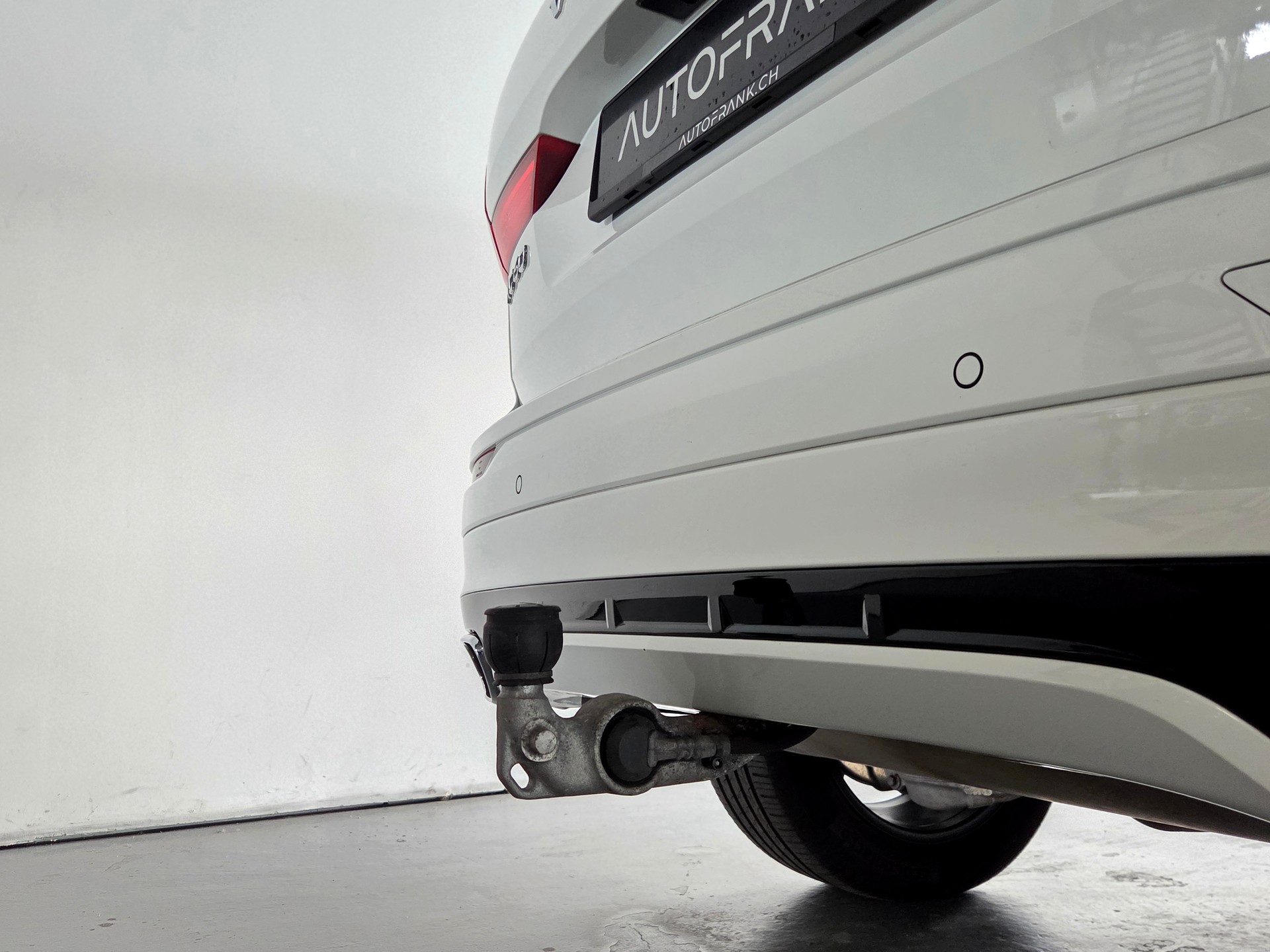 VOLVO XC60 2.0 T8 TE R-Design eAWD-image-9