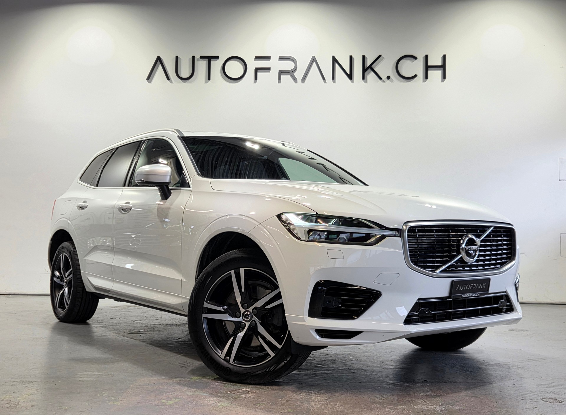 VOLVO XC60 2.0 T8 TE R-Design eAWD-showroom-element-1