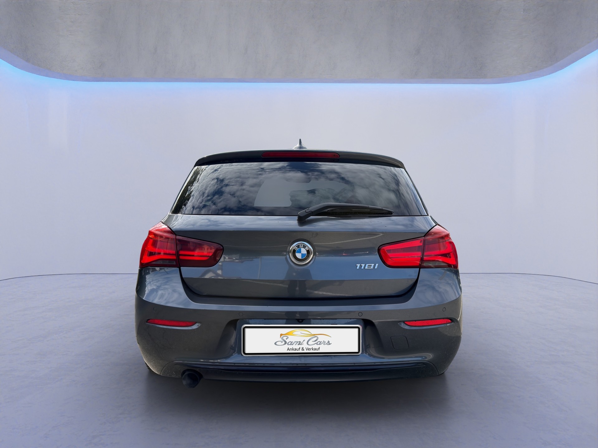 BMW 118i Sport Line Steptronic-showroom-element-1