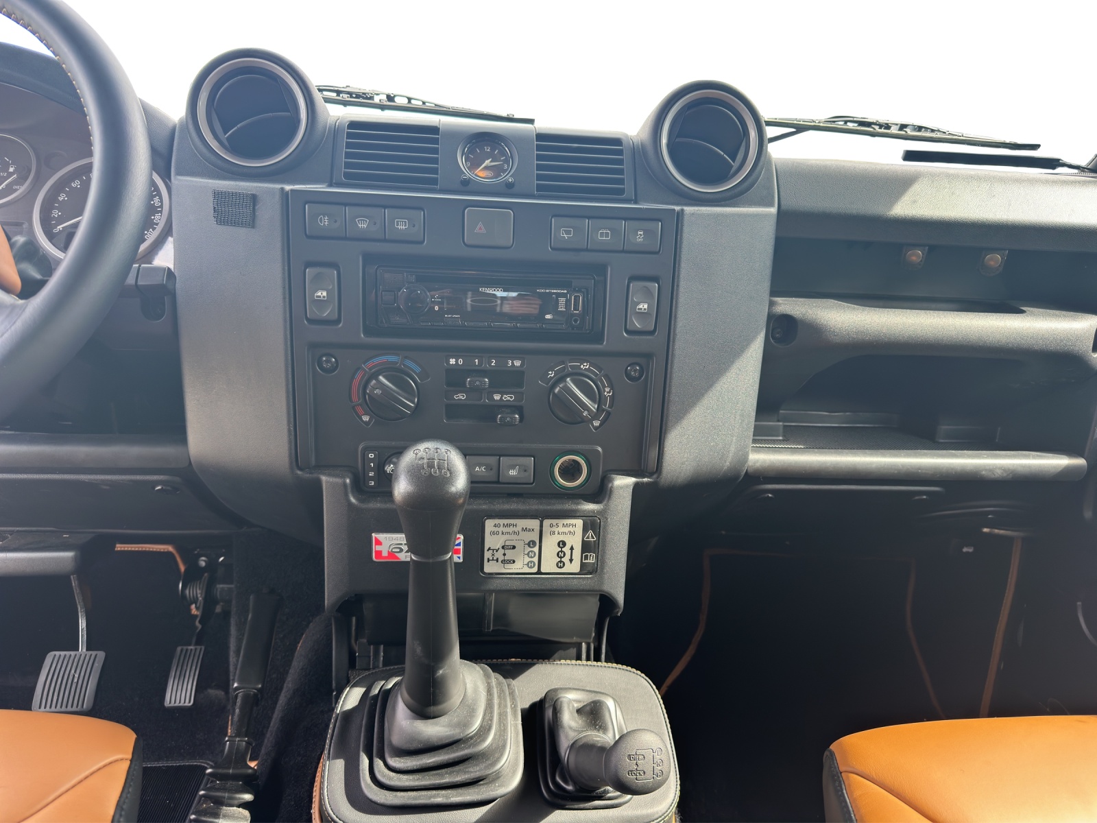 LAND ROVER Defender 110 2.2 TD4 SW-image-5