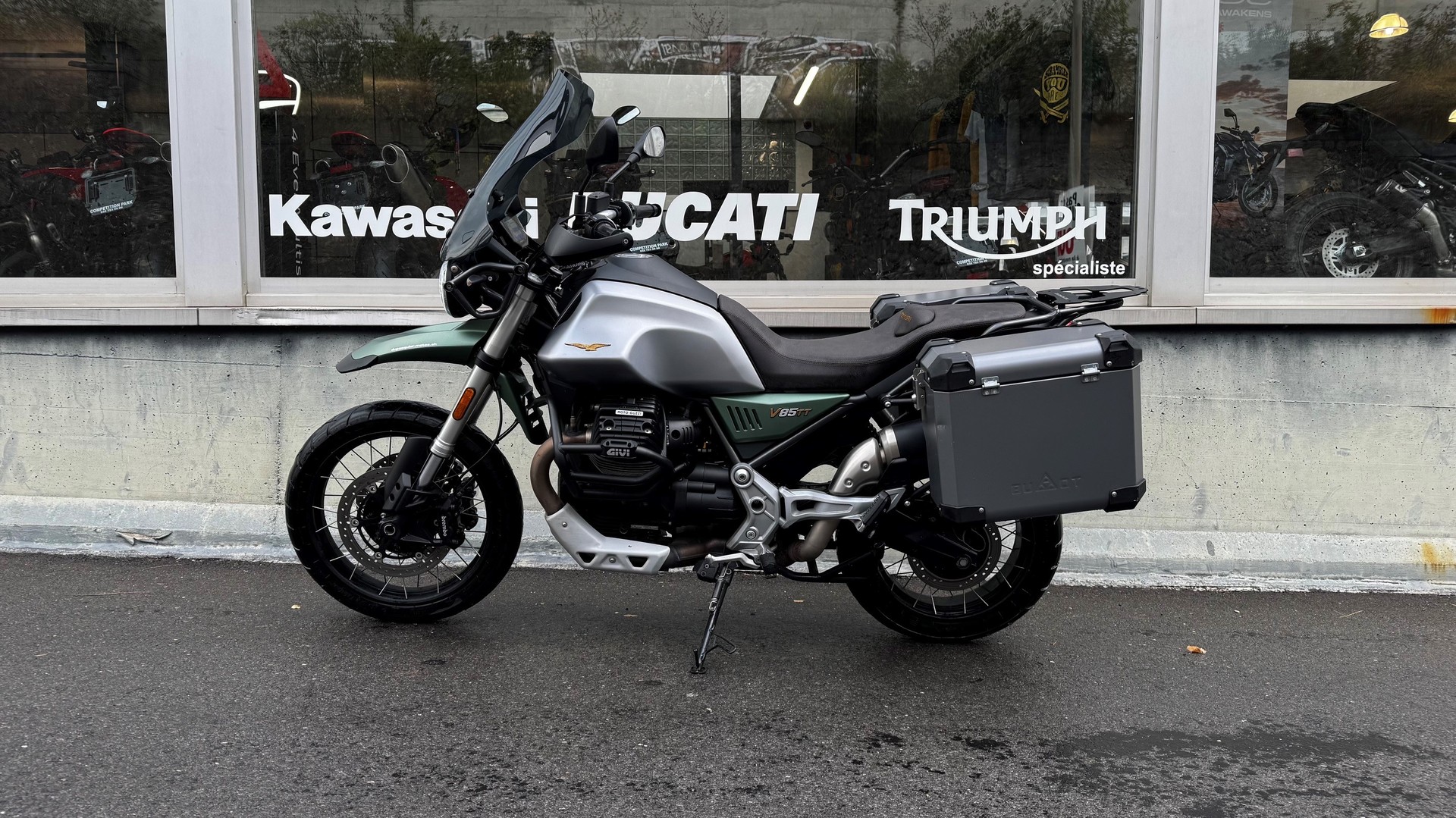 MOTO GUZZI V85 TT 100TH Centenario-showroom-element-1