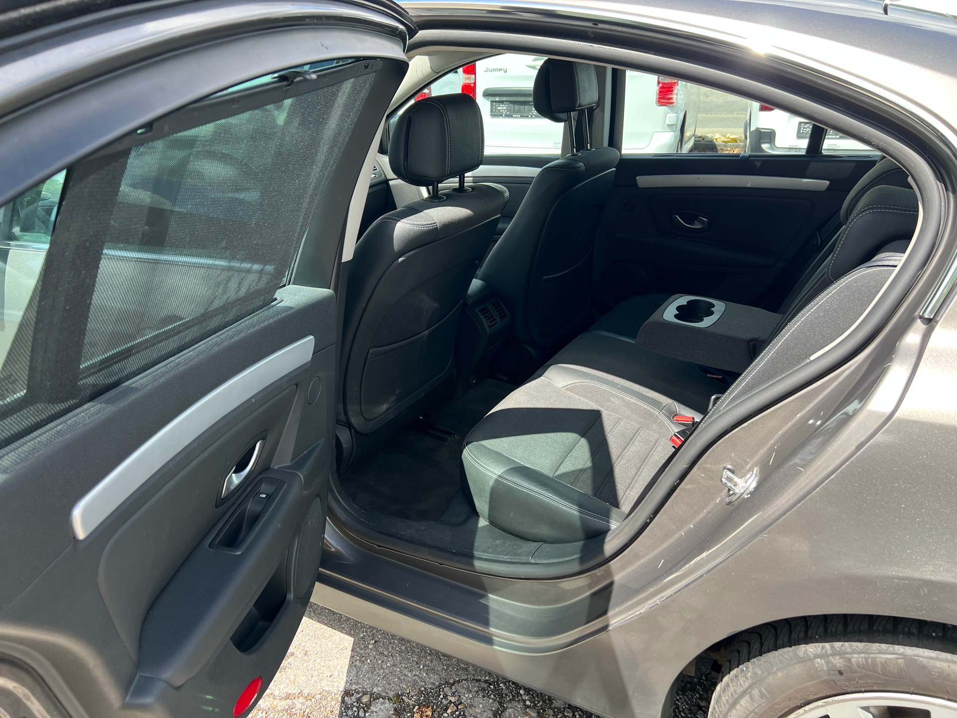 RENAULT Laguna 2.0 dCi Dynamique Automatic-image-9