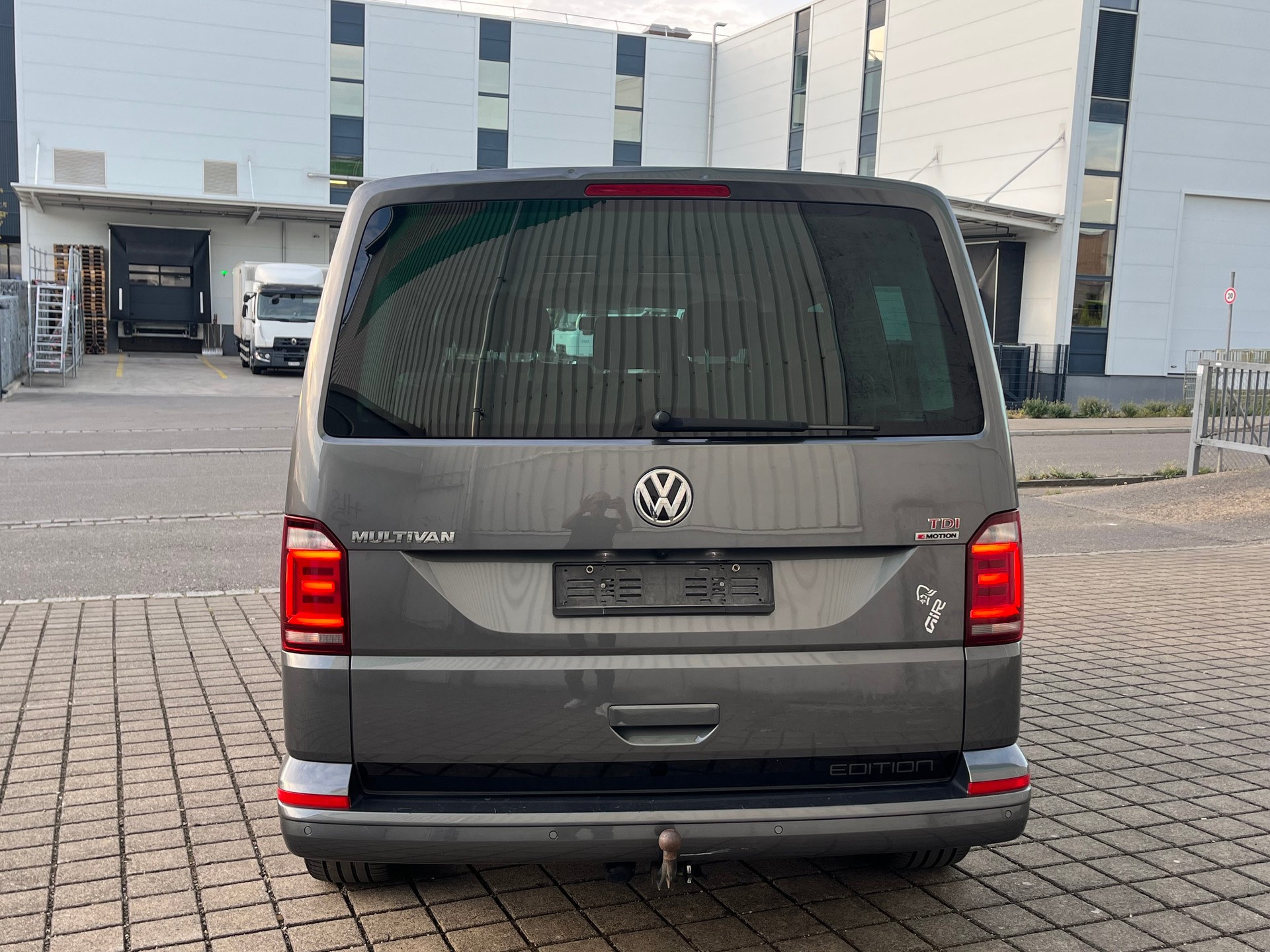 VW T6 Multivan 2.0 Bi-TDI Family Edition 4Motion DSG-image-4