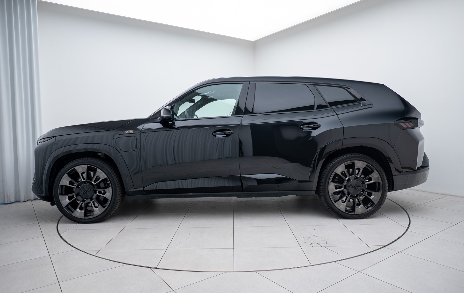 BMW XM xDrive PHEV Steptronic-showroom-element-1