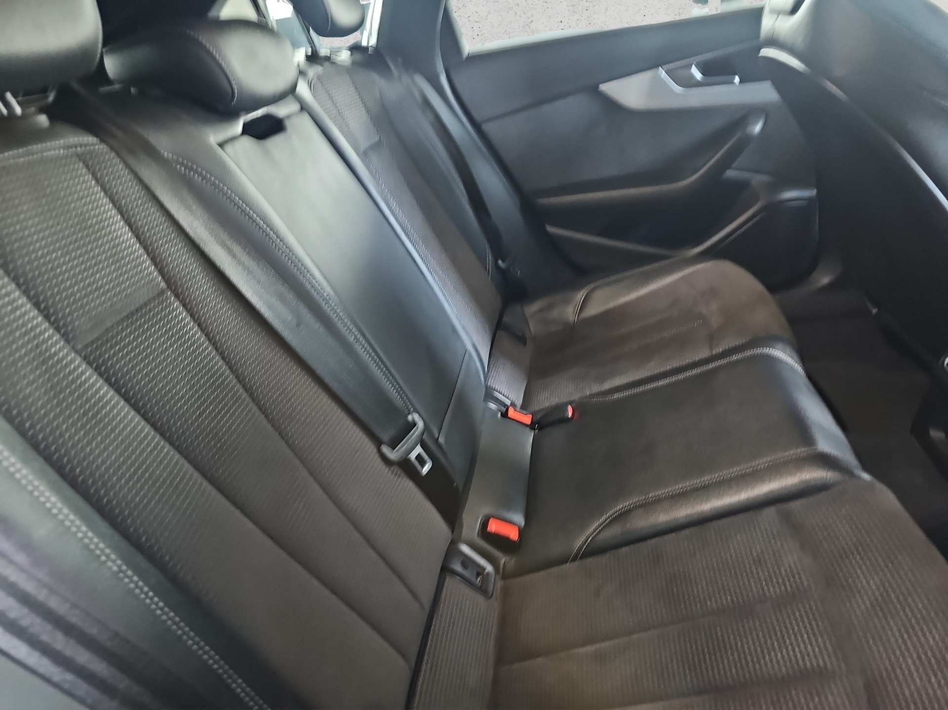 AUDI A4 Avant 2.0 TFSI g-tron S-line Sport S-tronic-image-3