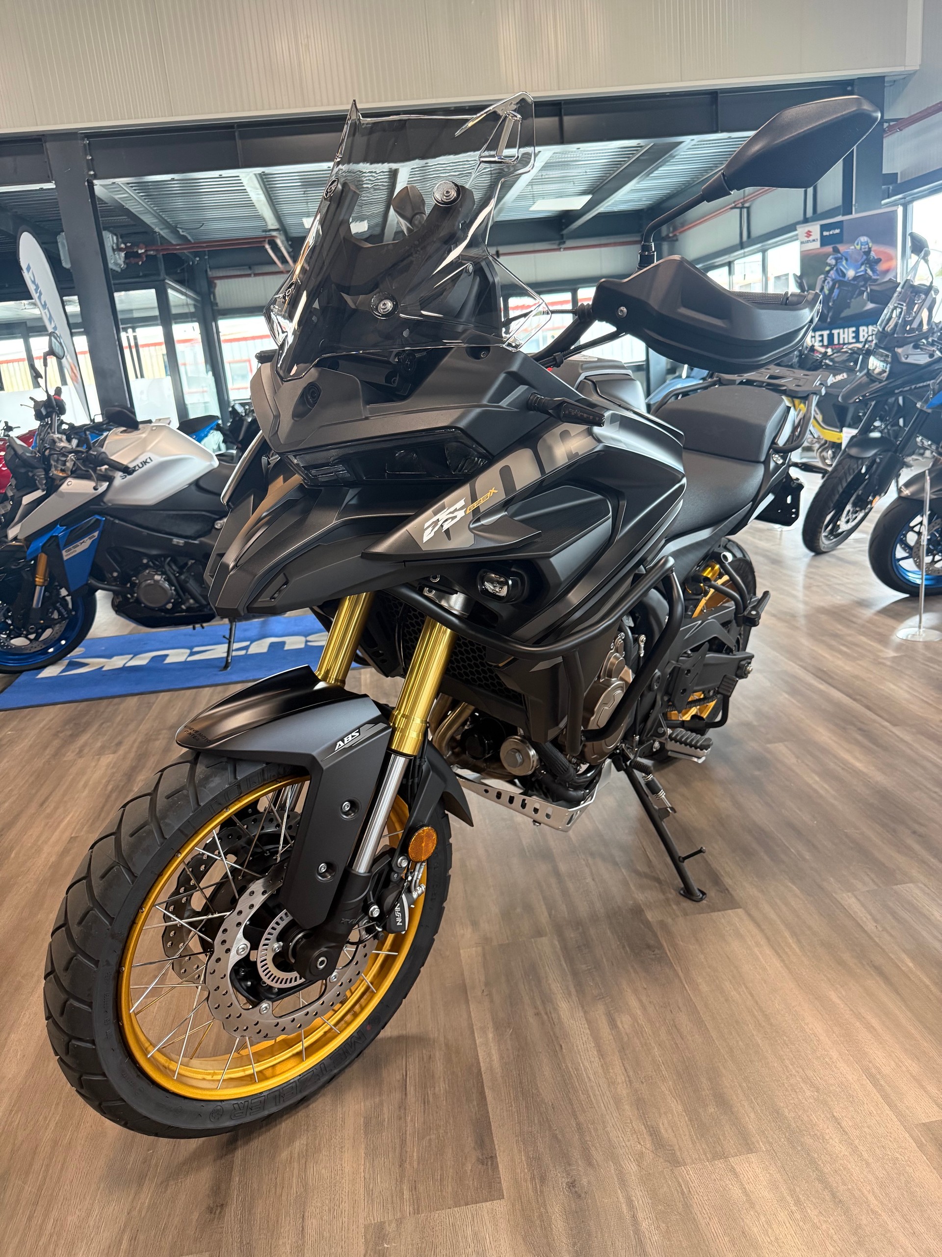 VOGE 625 DSX BLACK KNIGHT-image-2