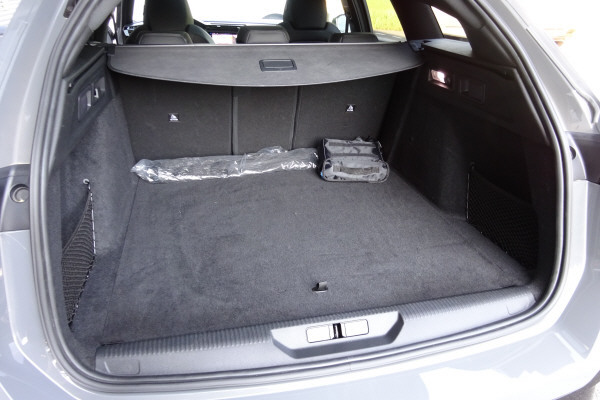 PEUGEOT 308 SW 1.6 PHEV 180 GT-image-12