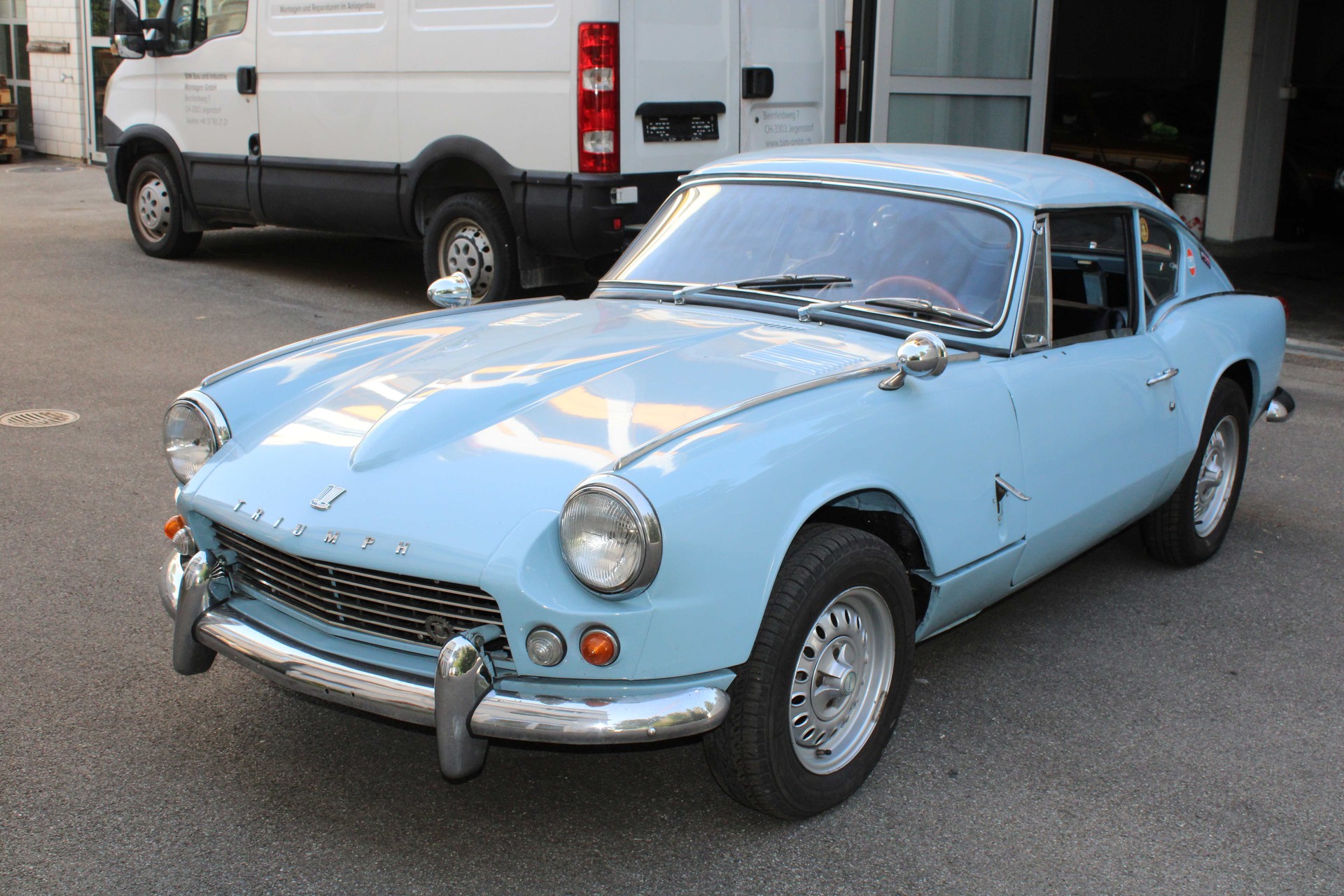 TRIUMPH GT6-image-1