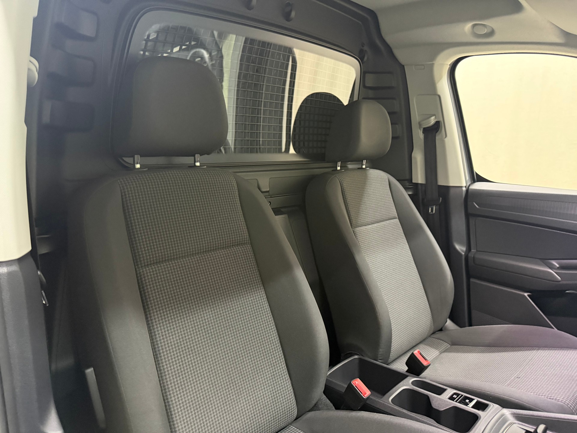 VW Caddy Cargo 2.0TDI DSG-image-14
