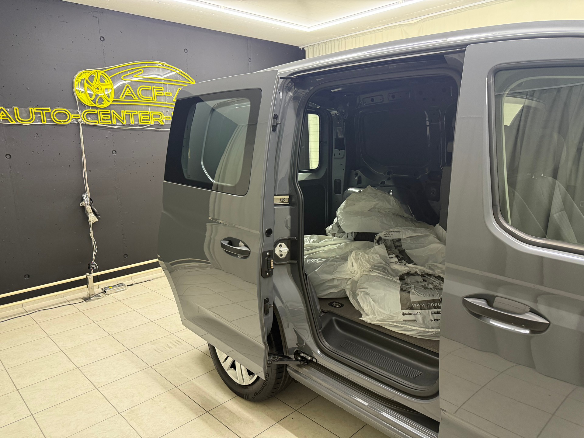VW Caddy Cargo 2.0TDI DSG-image-15