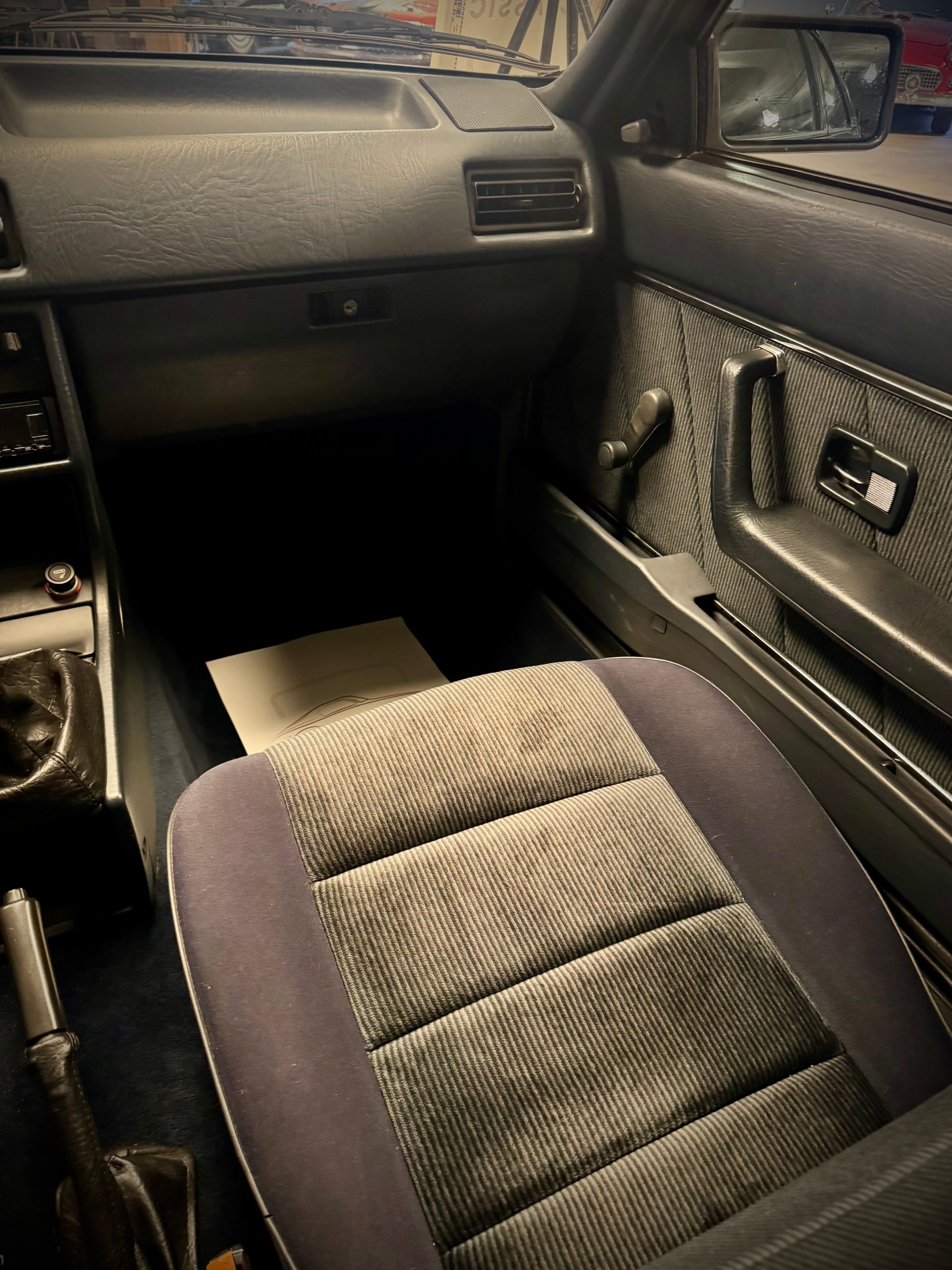 AUDI Coupé 1.8 GT (C)-image-22