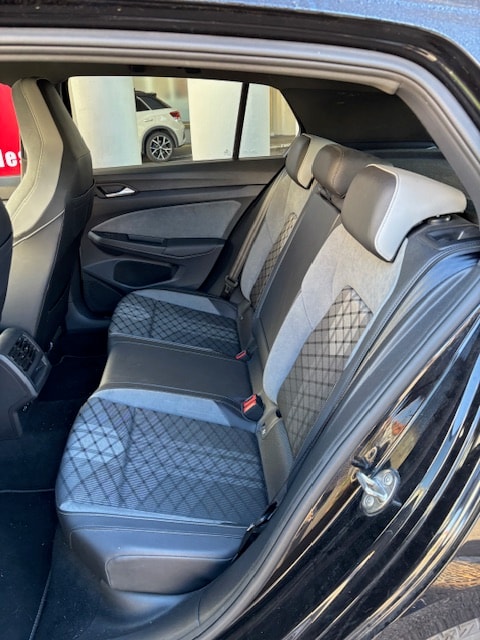 VW Golf 1.5 eTSI mHEV ACT R-Line DSG-image-2