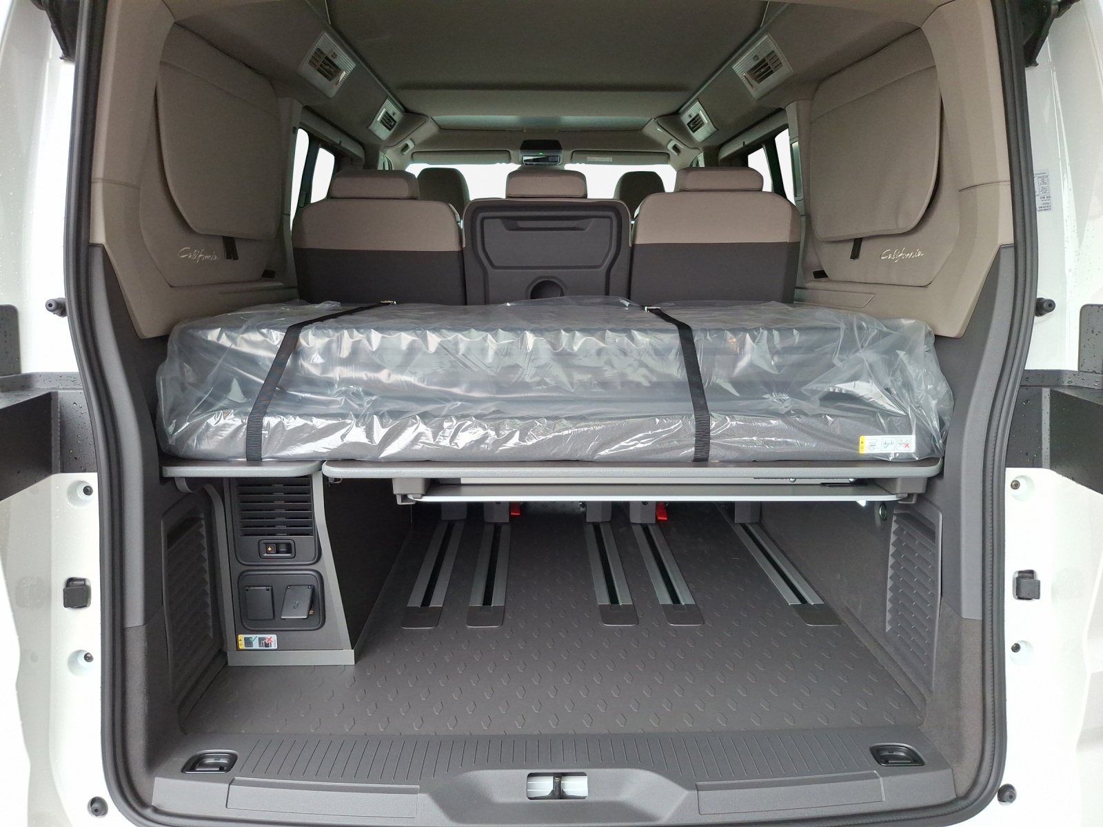 VW California 2.0 TDI Beach Tour-image-12