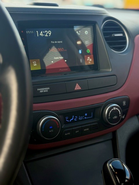 HYUNDAI i10 1.2 Amplia Automatic-image-11