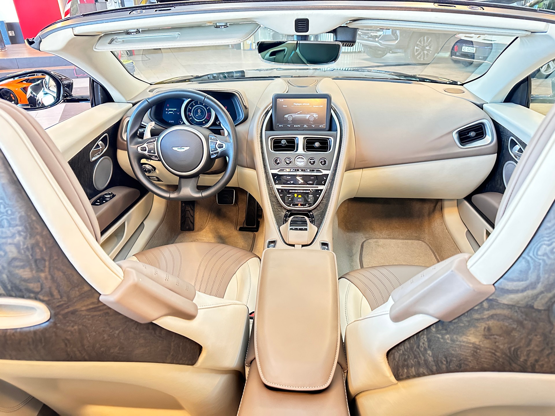 ASTON MARTIN Volante-image-11