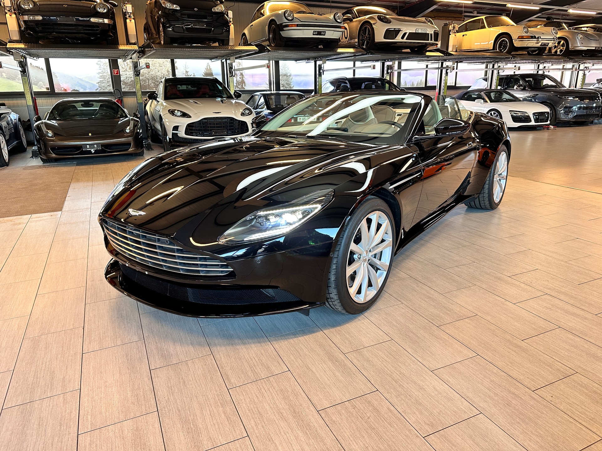 ASTON MARTIN Volante
