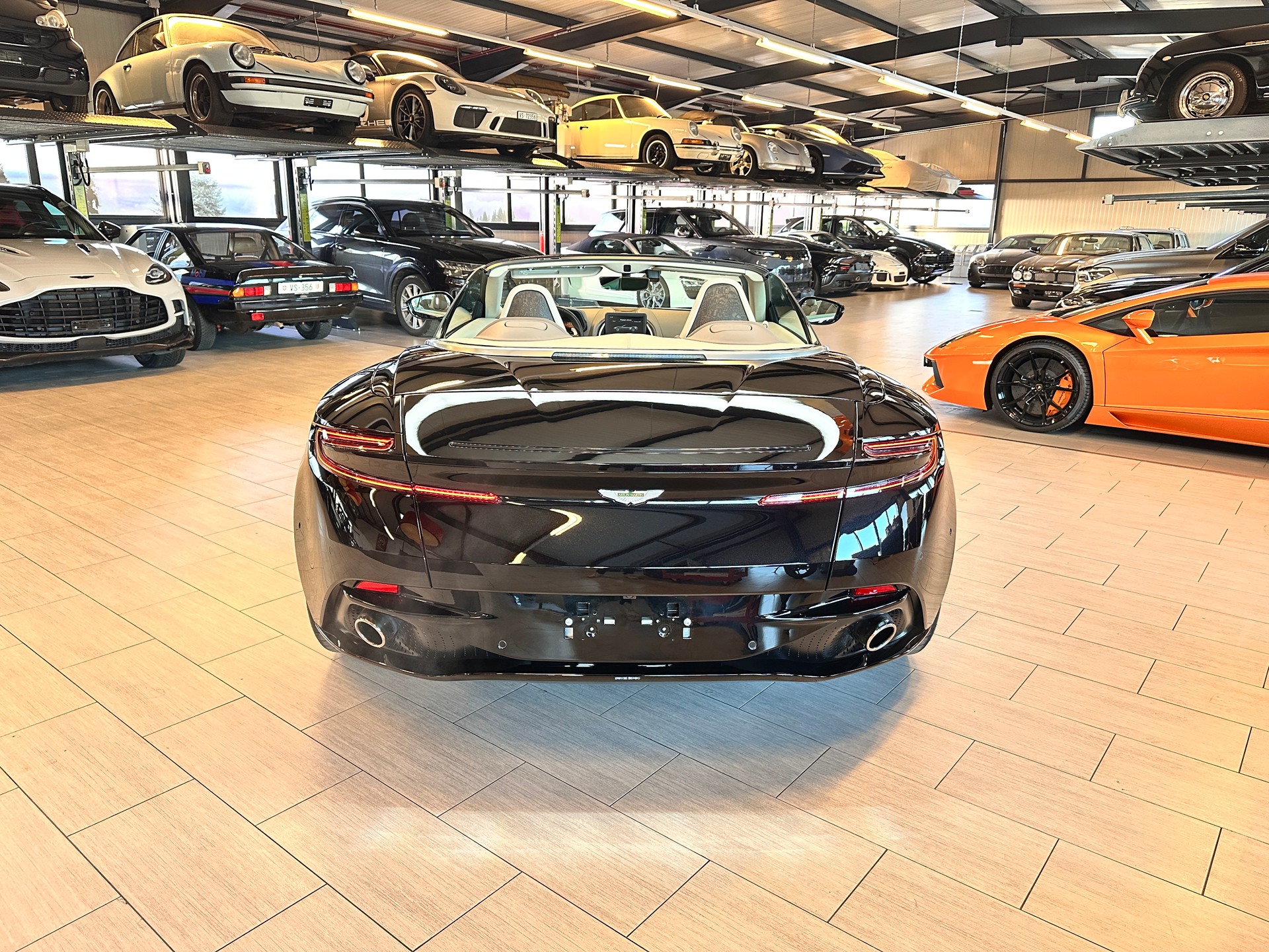 ASTON MARTIN Volante-image-4