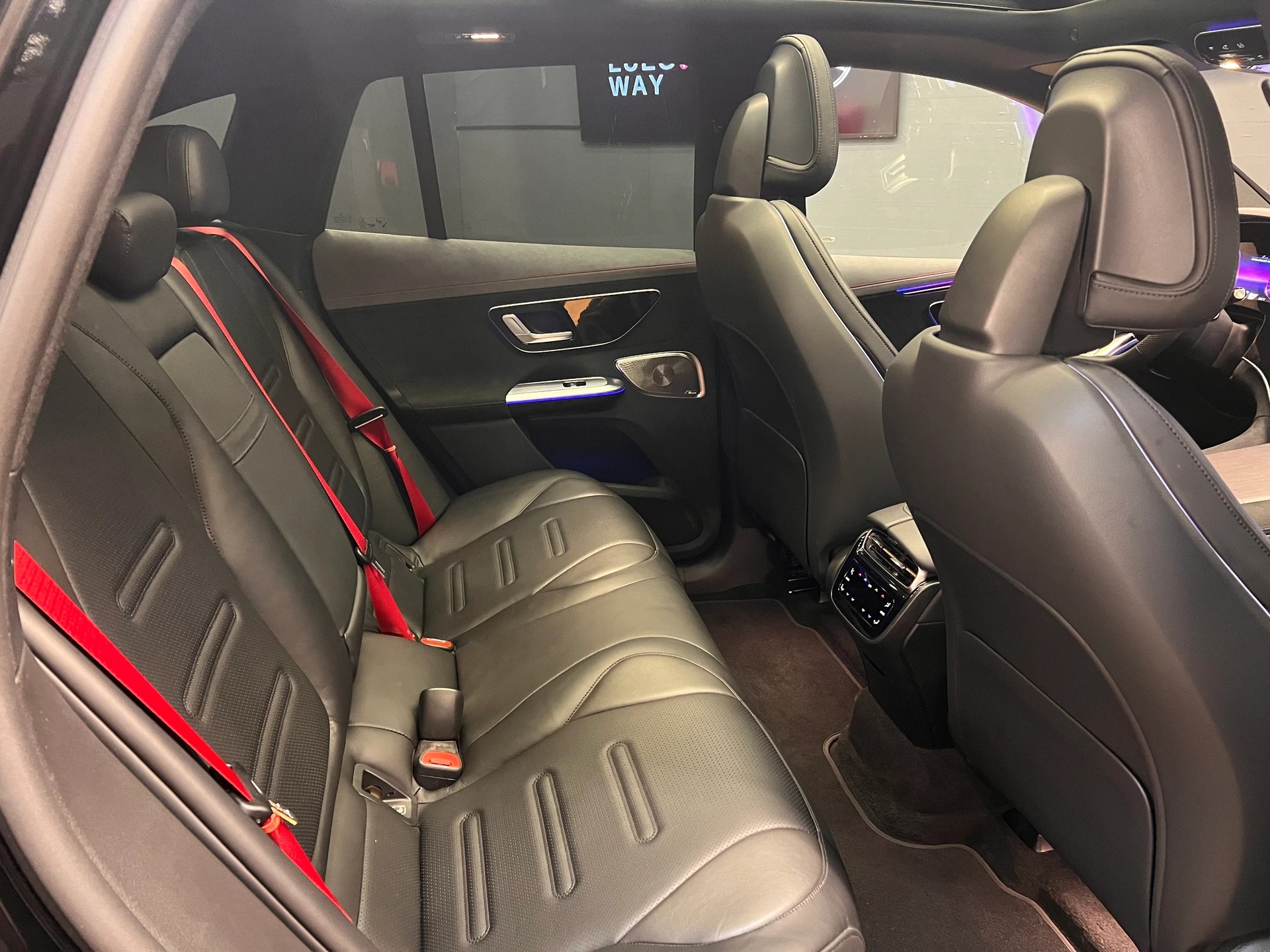 MERCEDES-BENZ EQE SUV AMG 43 4M - AMG / DISTRONIC / 360 Grad Kamera / Head-Up Display-image-11