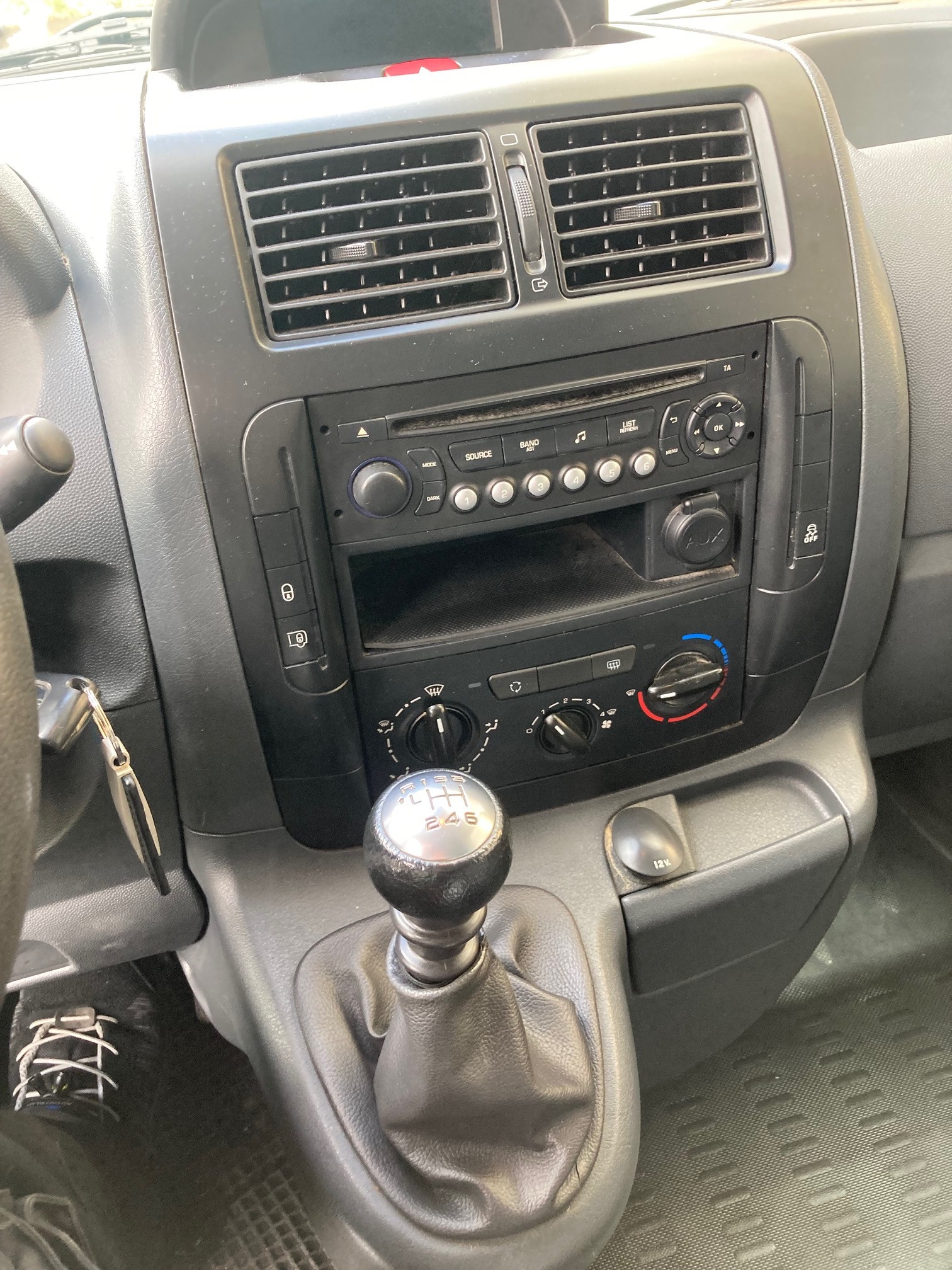 PEUGEOT Expert 2.0 HDi 227 L1H1-image-3