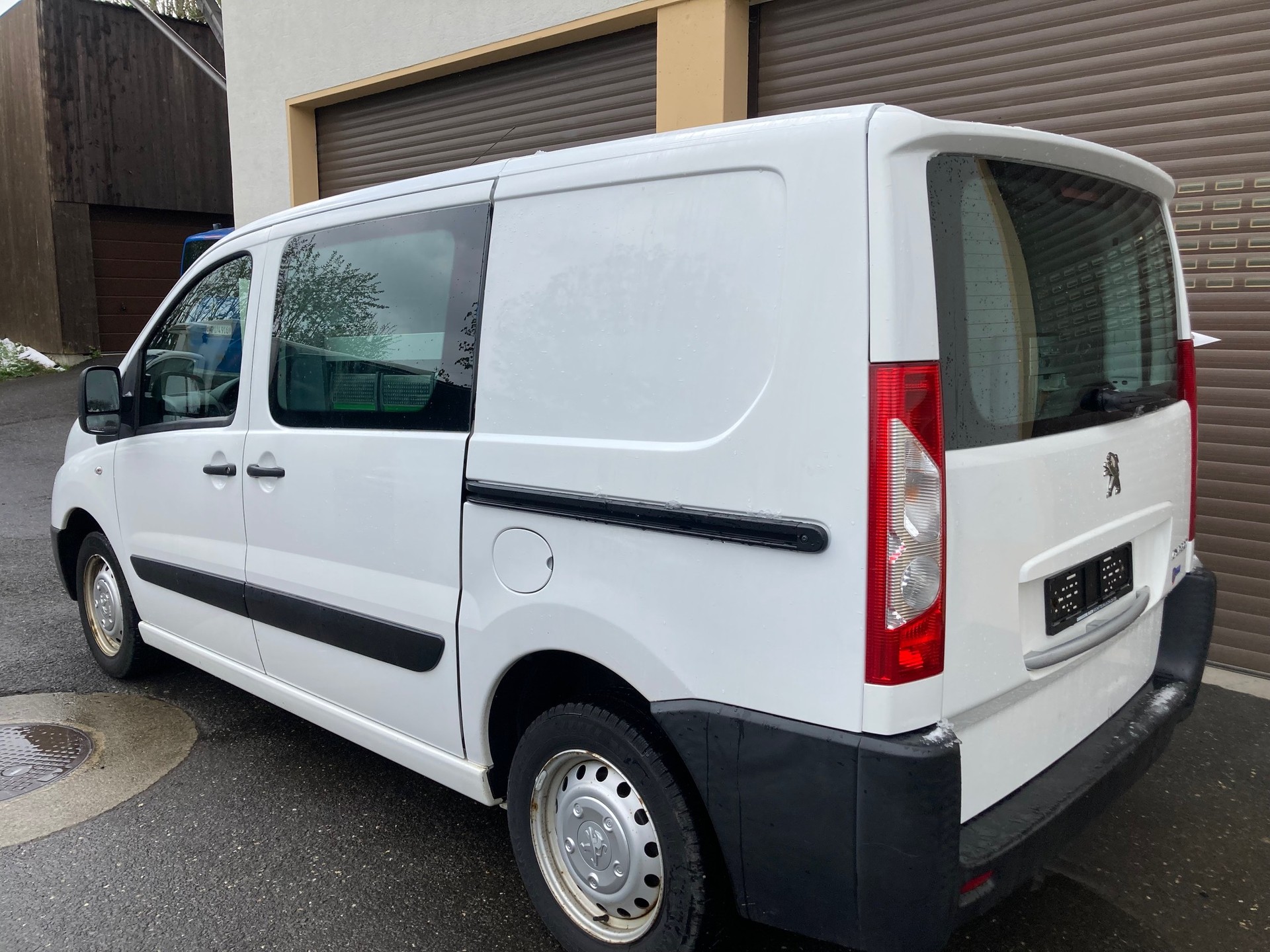 PEUGEOT Expert 2.0 HDi 227 L1H1-image-2