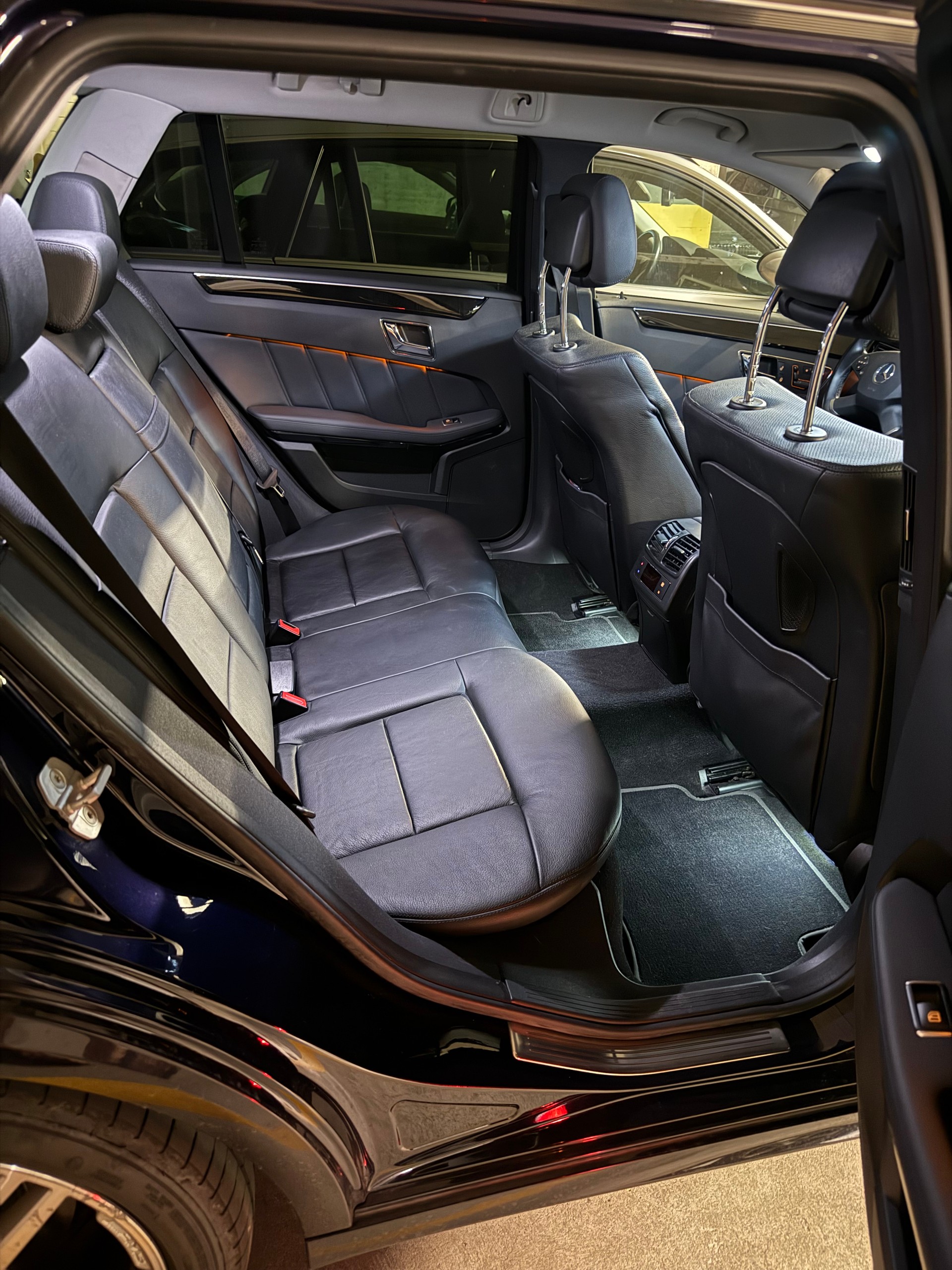 MERCEDES-BENZ E 350 CDI BlueEff. Avantgarde 4Matic 7G-Tronic-image-12