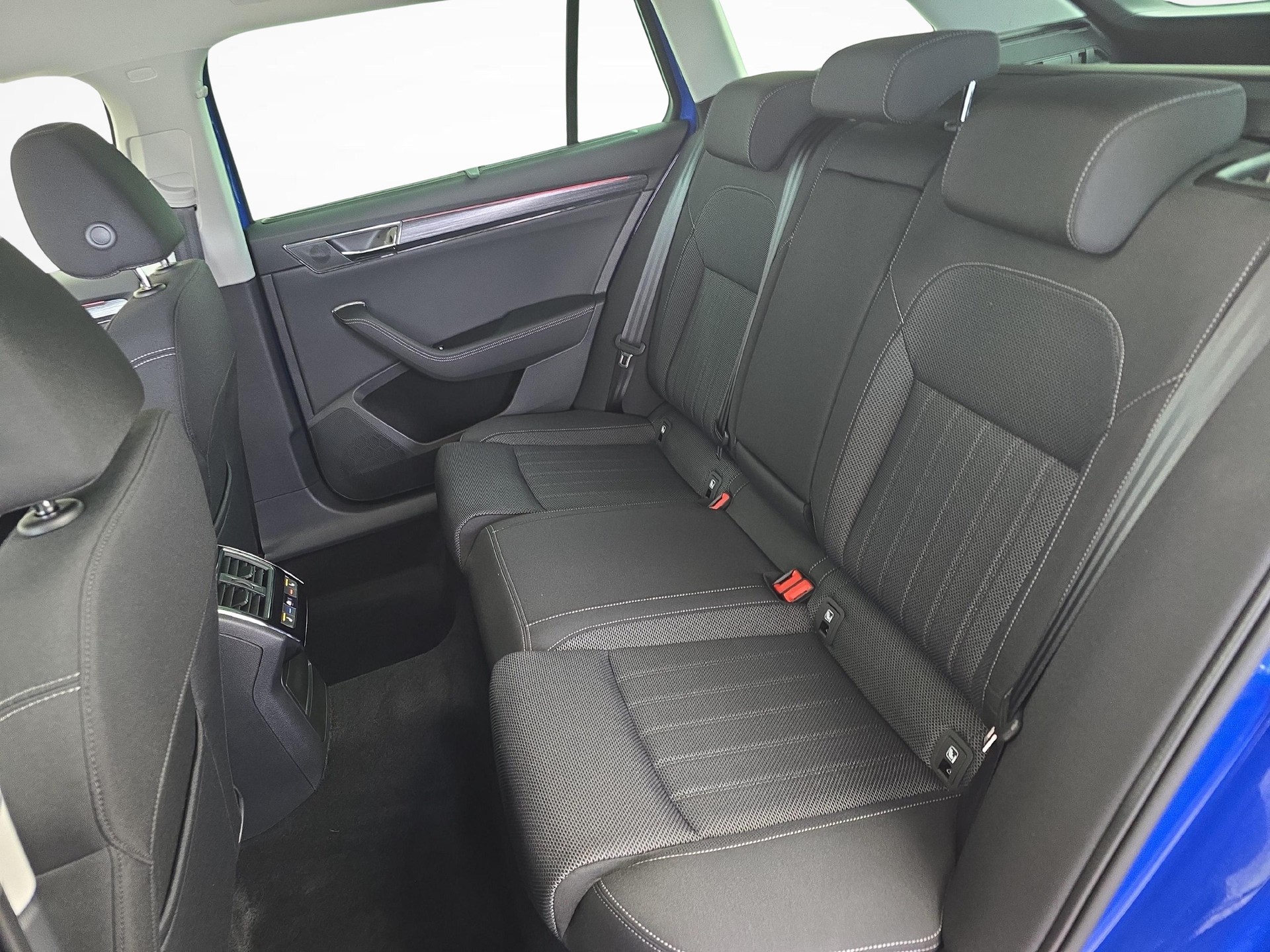 SKODA Combi 1.5 Style TSI DSG / ab 3,99% Leasing bei Abschluss einer Protect Autoversicherung-image-10